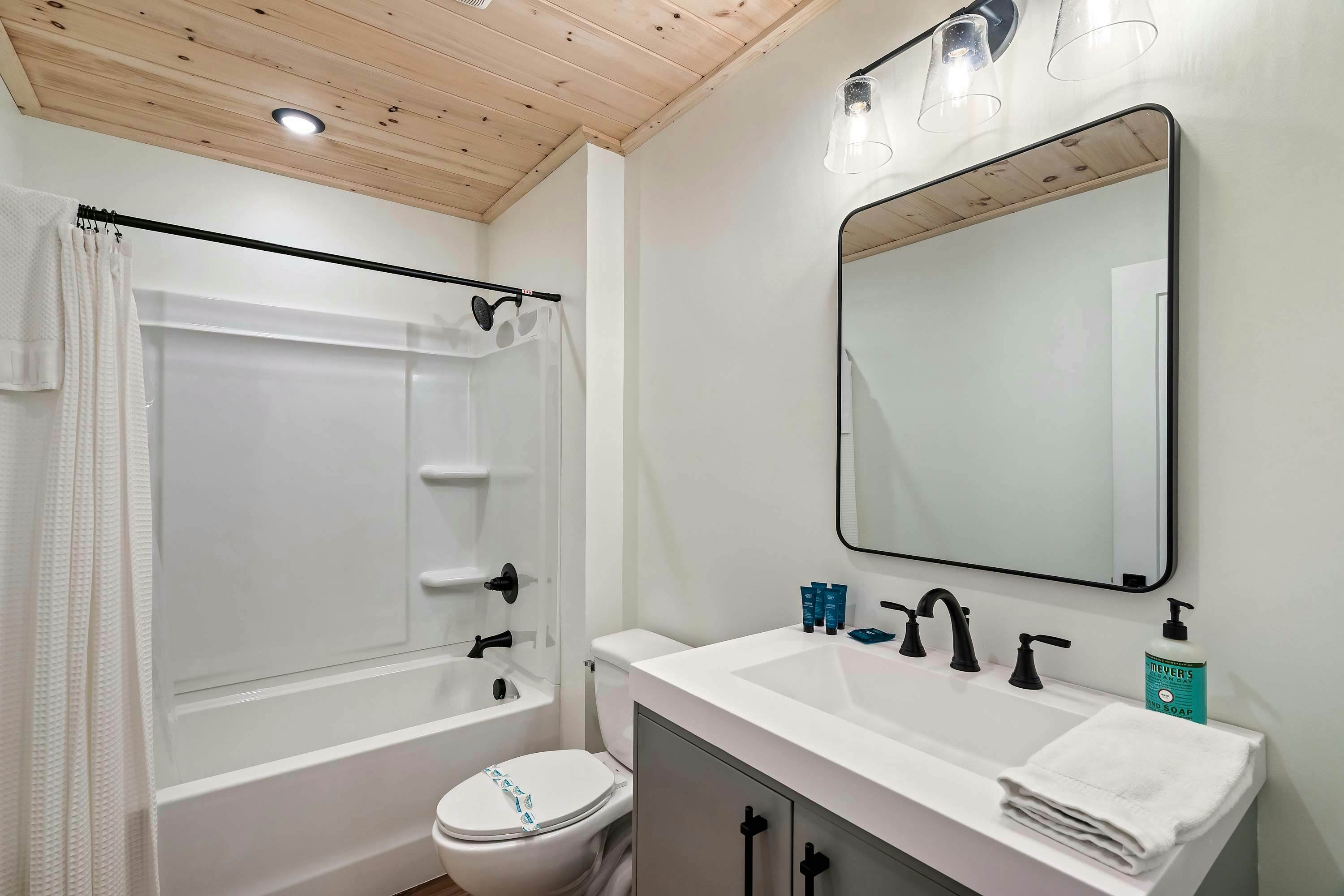 Sleeps 14, Cozy Escape・Indoor Pool, Theater, Games