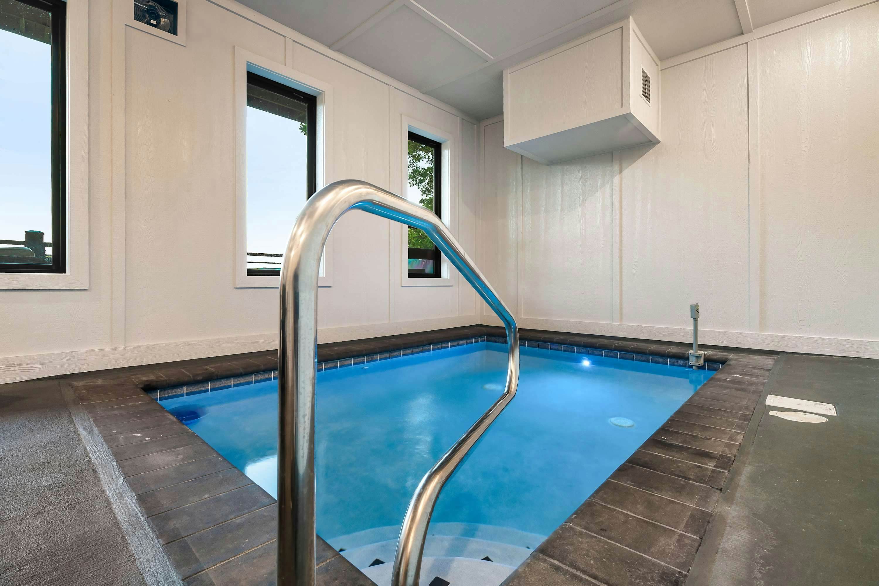 Sleeps 14, Cozy Escape・Indoor Pool, Theater, Games