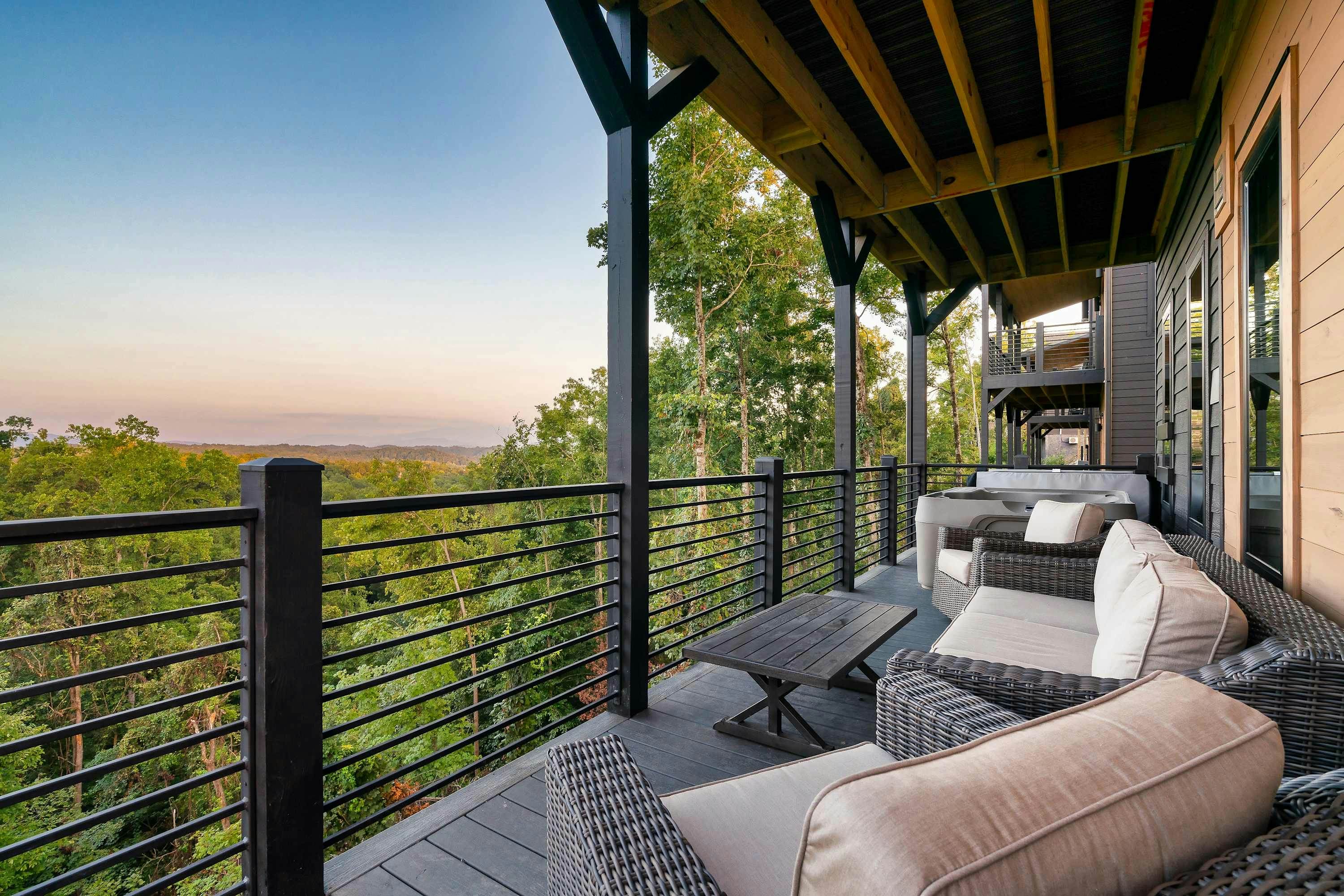 Sleeps 14, Cozy Escape・Indoor Pool, Theater, Games