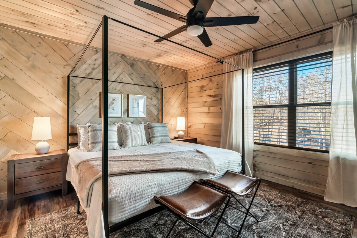 The Everwood Fall Escape | Pool, Hot tub, Grill