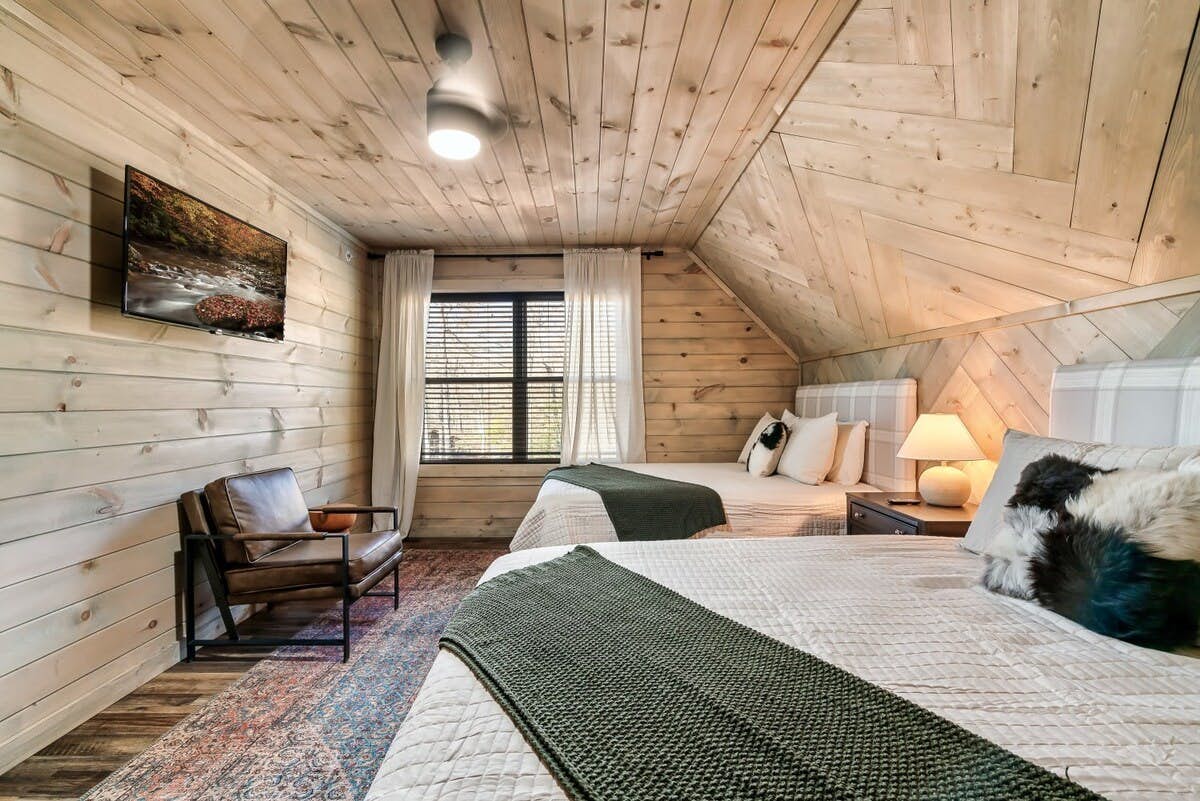 The Everwood Fall Escape | Pool, Hot tub, Grill