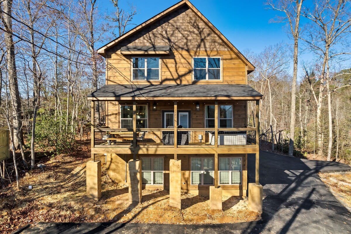 The Everwood Fall Escape | Pool, Hot tub, Grill