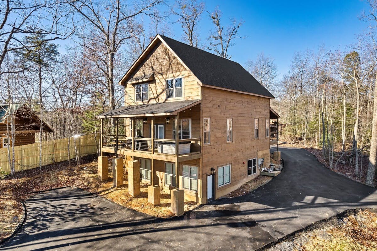 The Everwood Fall Escape | Pool, Hot tub, Grill