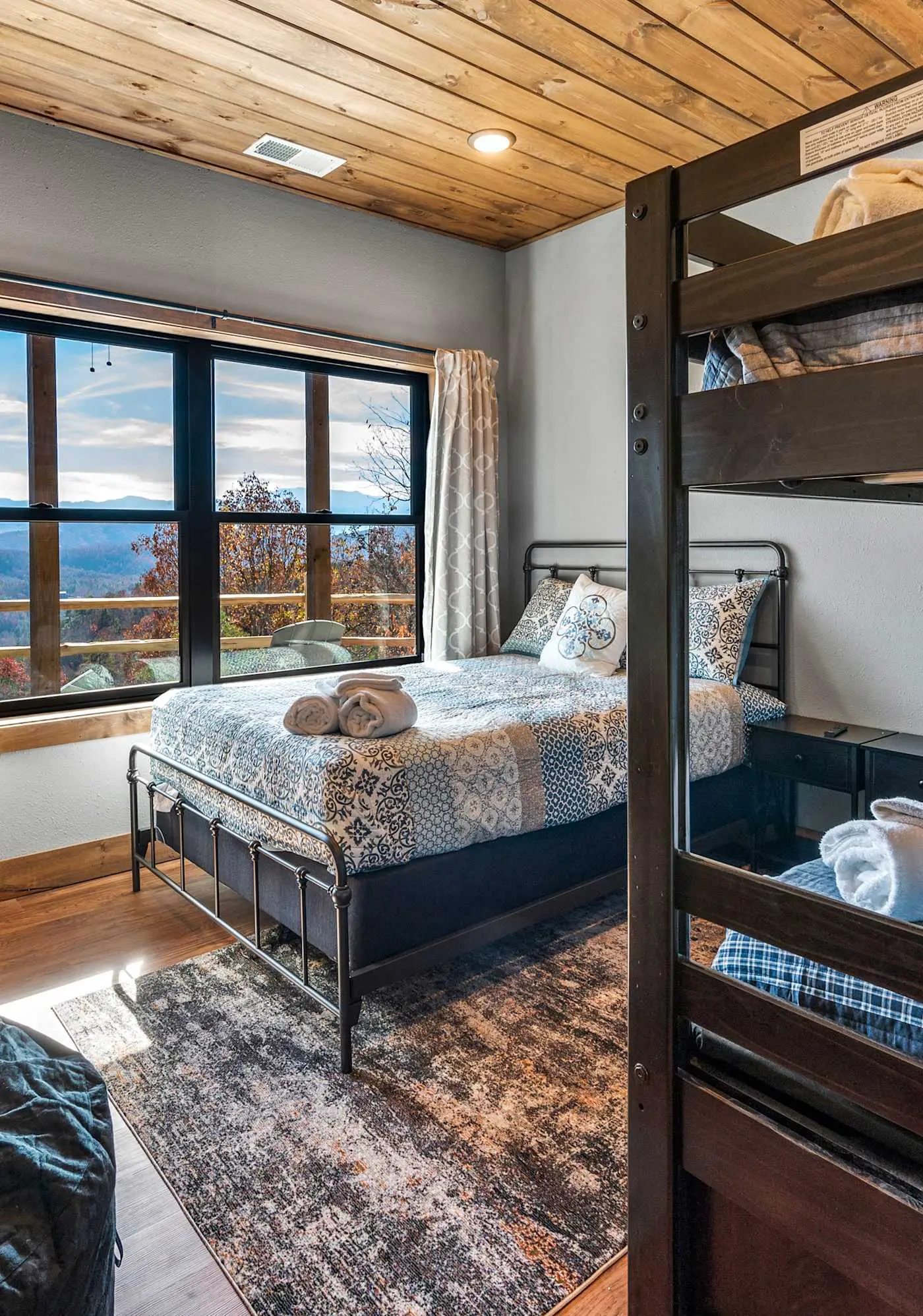 Ridgetop Retreat, Sleeps 11・Theater・Pool・Hot tub