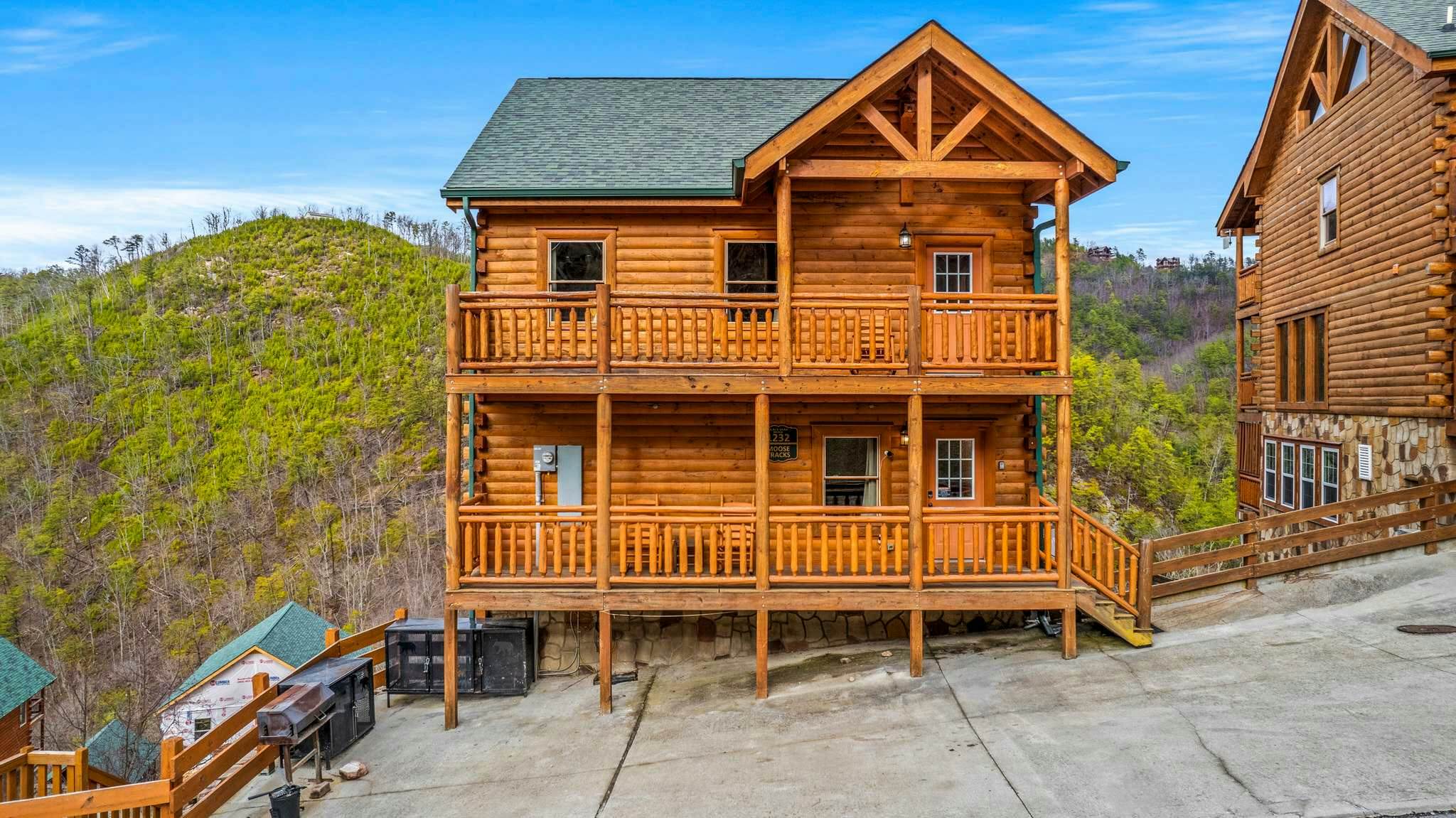 Luxury Cabin, Sleeps 20・Pool, Hot Tub, View, Games