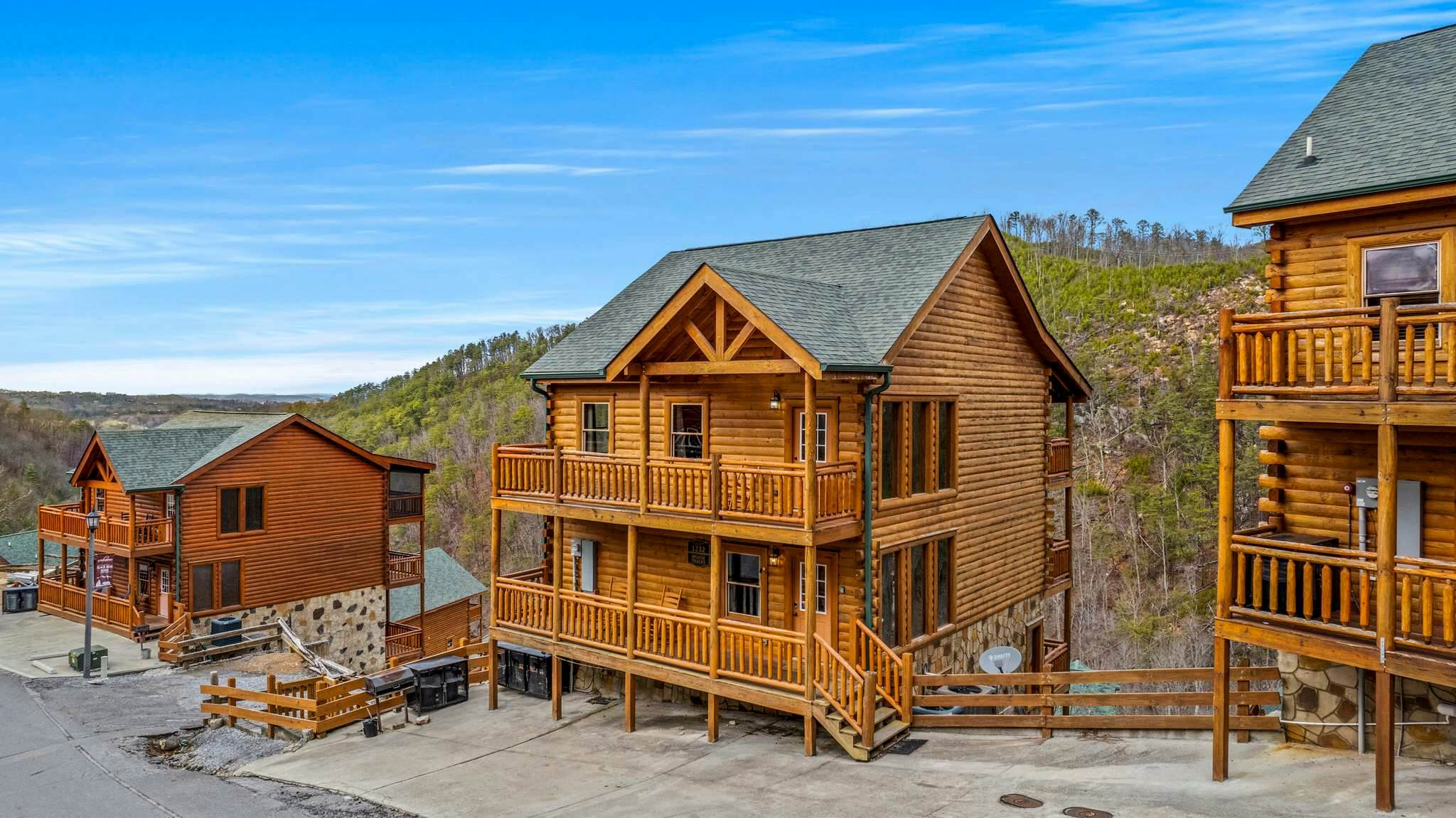 Luxury Cabin, Sleeps 20・Pool, Hot Tub, View, Games