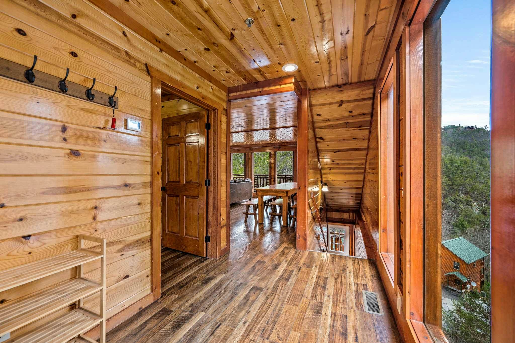 Luxury Cabin, Sleeps 20・Pool, Hot Tub, View, Games
