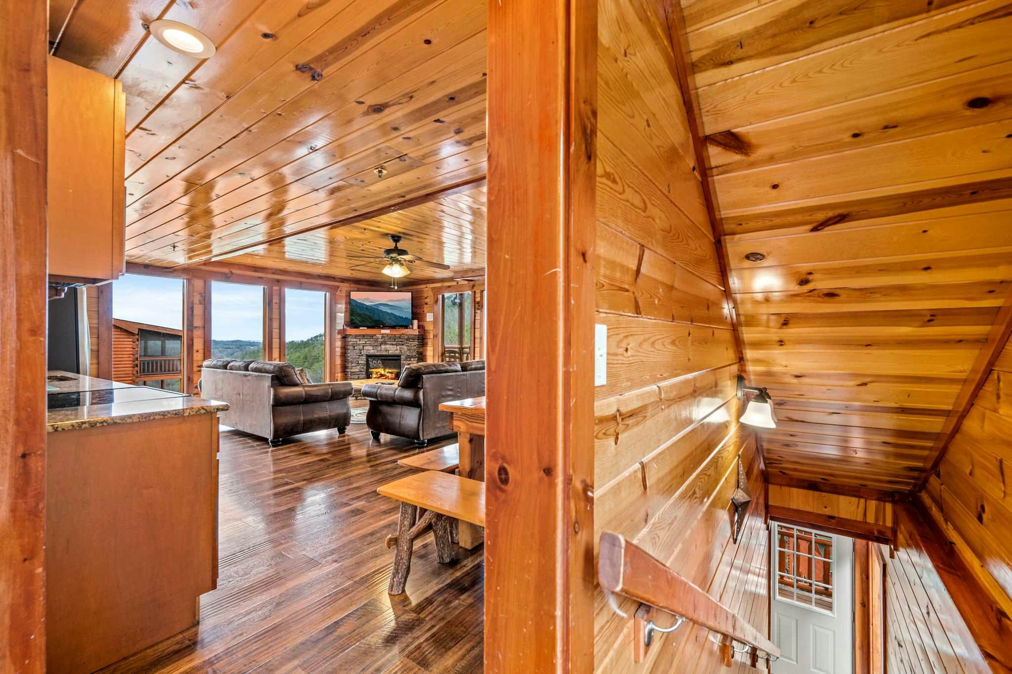 Luxury Cabin, Sleeps 20・Pool, Hot Tub, View, Games