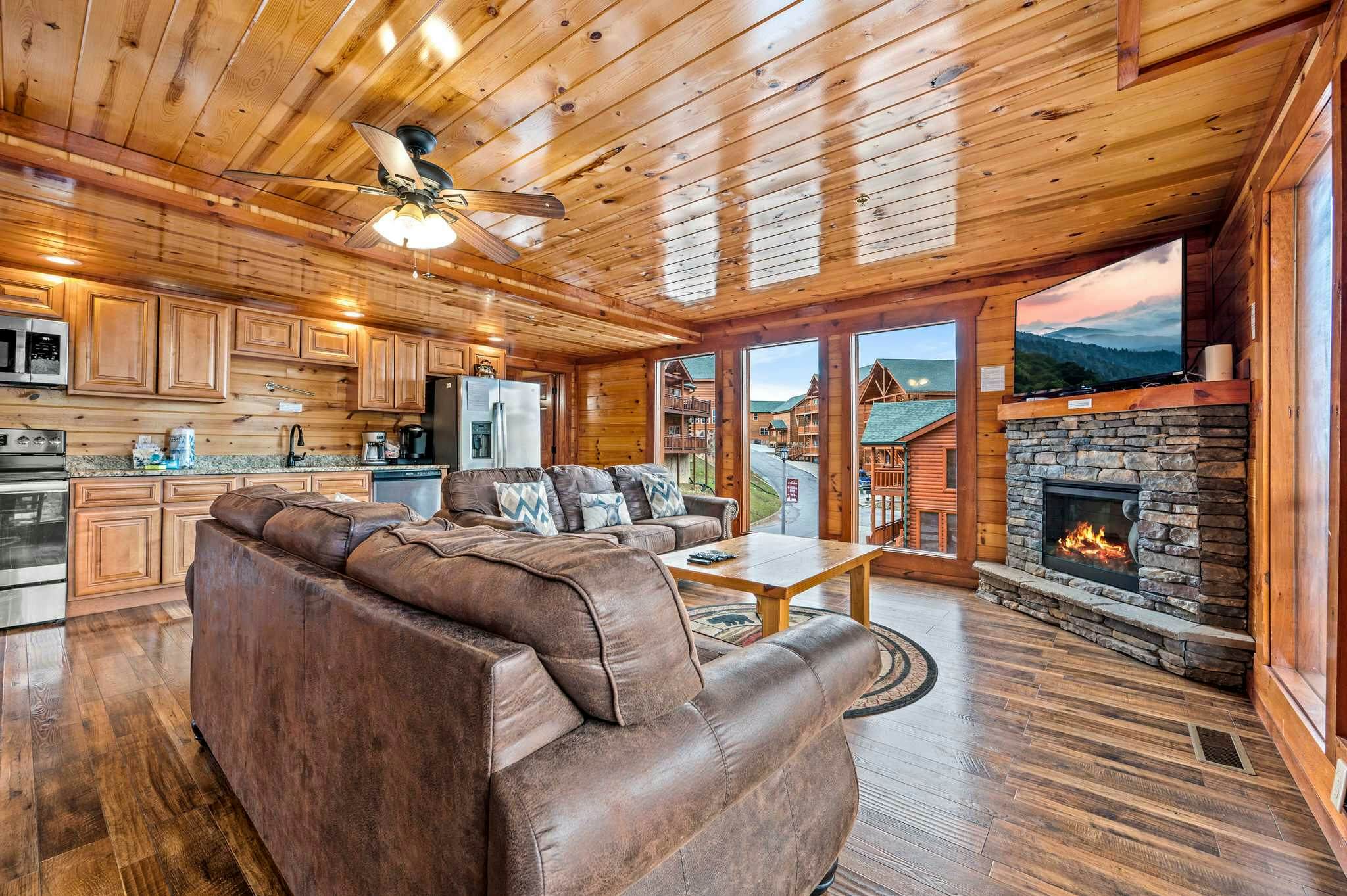 Luxury Cabin, Sleeps 20・Pool, Hot Tub, View, Games