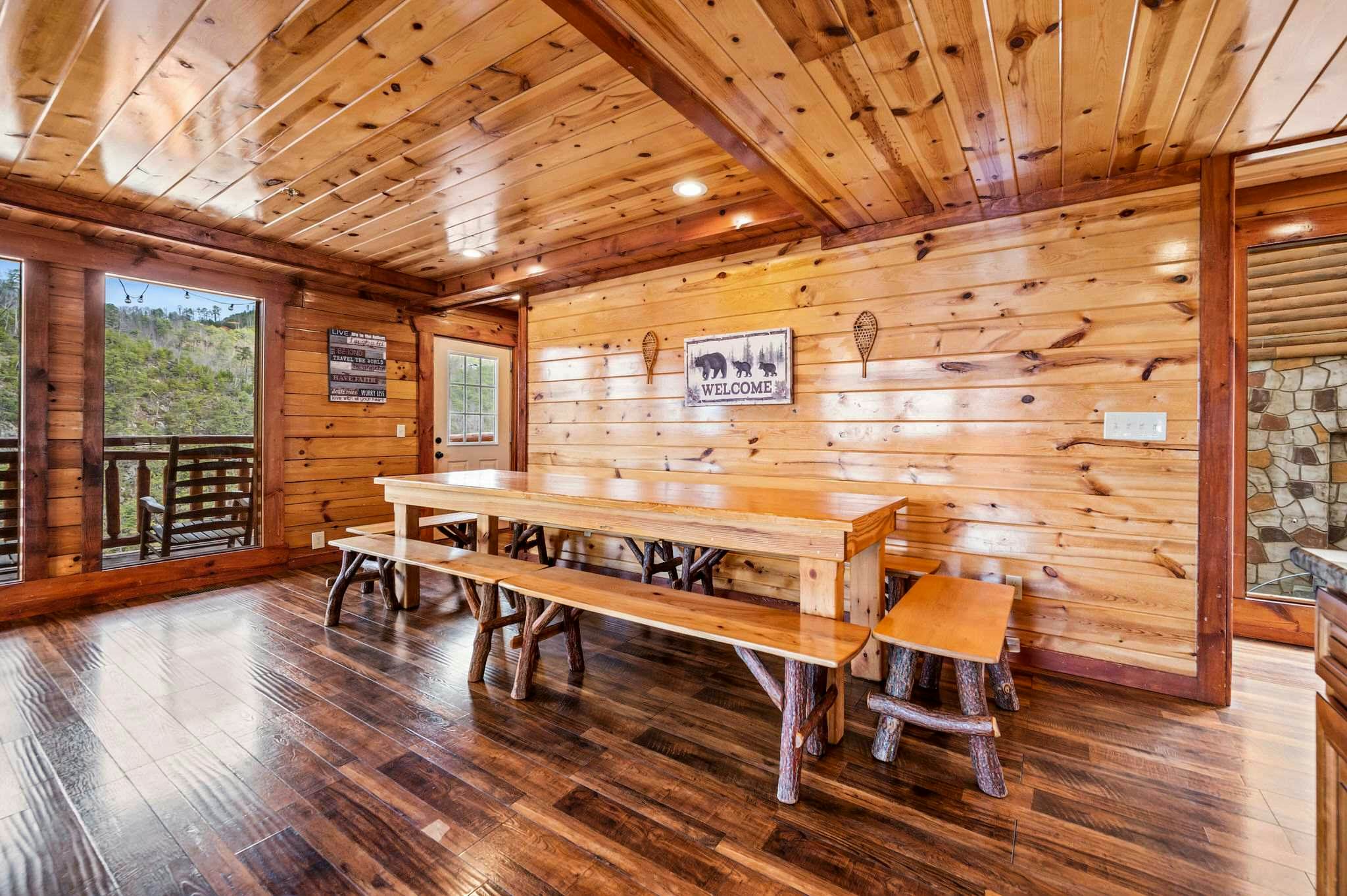 Luxury Cabin, Sleeps 20・Pool, Hot Tub, View, Games