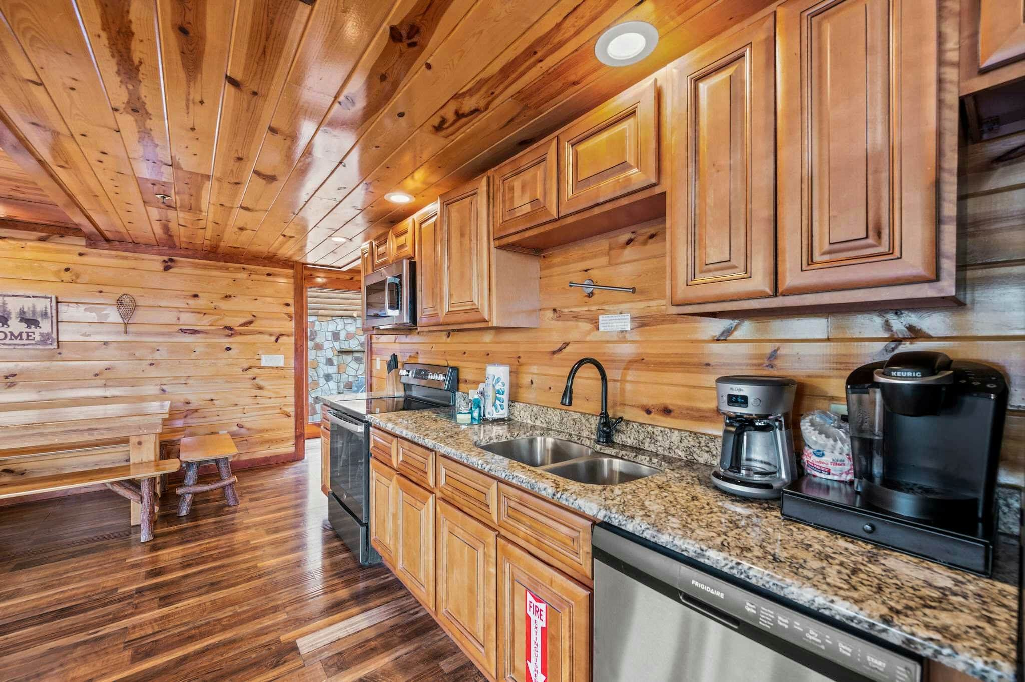 Luxury Cabin, Sleeps 20・Pool, Hot Tub, View, Games