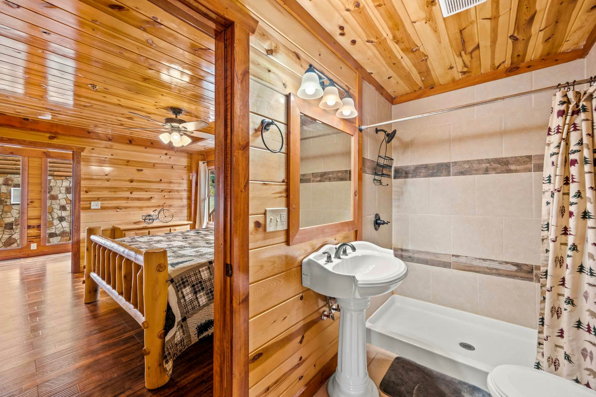 Luxury Cabin, Sleeps 20・Pool, Hot Tub, View, Games