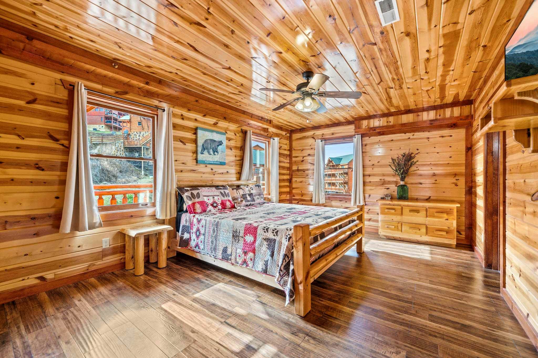 Luxury Cabin, Sleeps 20・Pool, Hot Tub, View, Games
