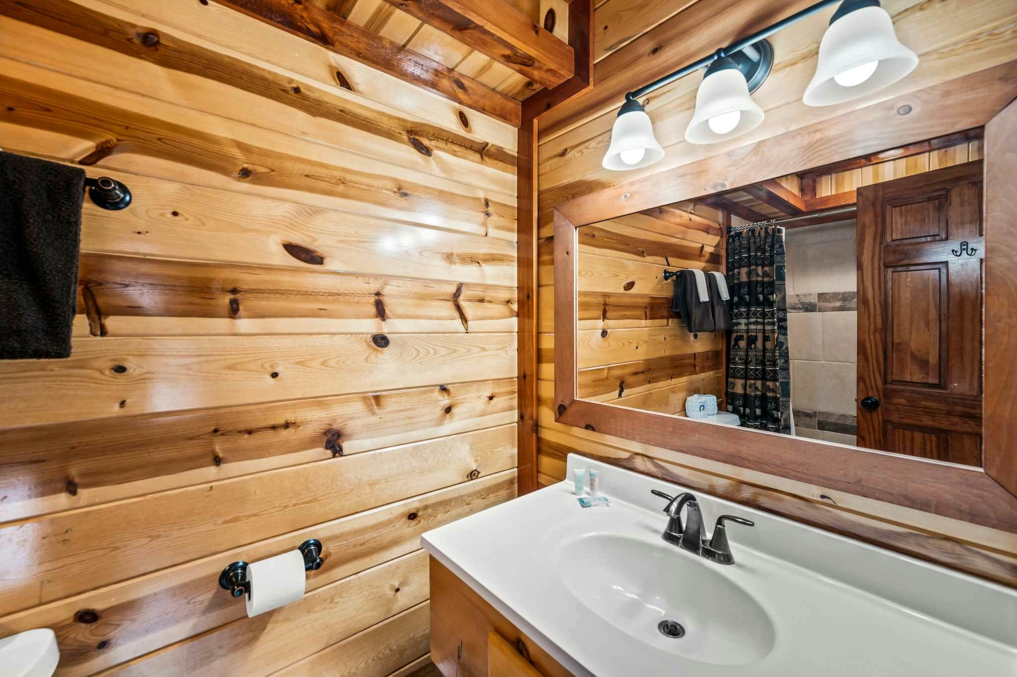 Luxury Cabin, Sleeps 20・Pool, Hot Tub, View, Games