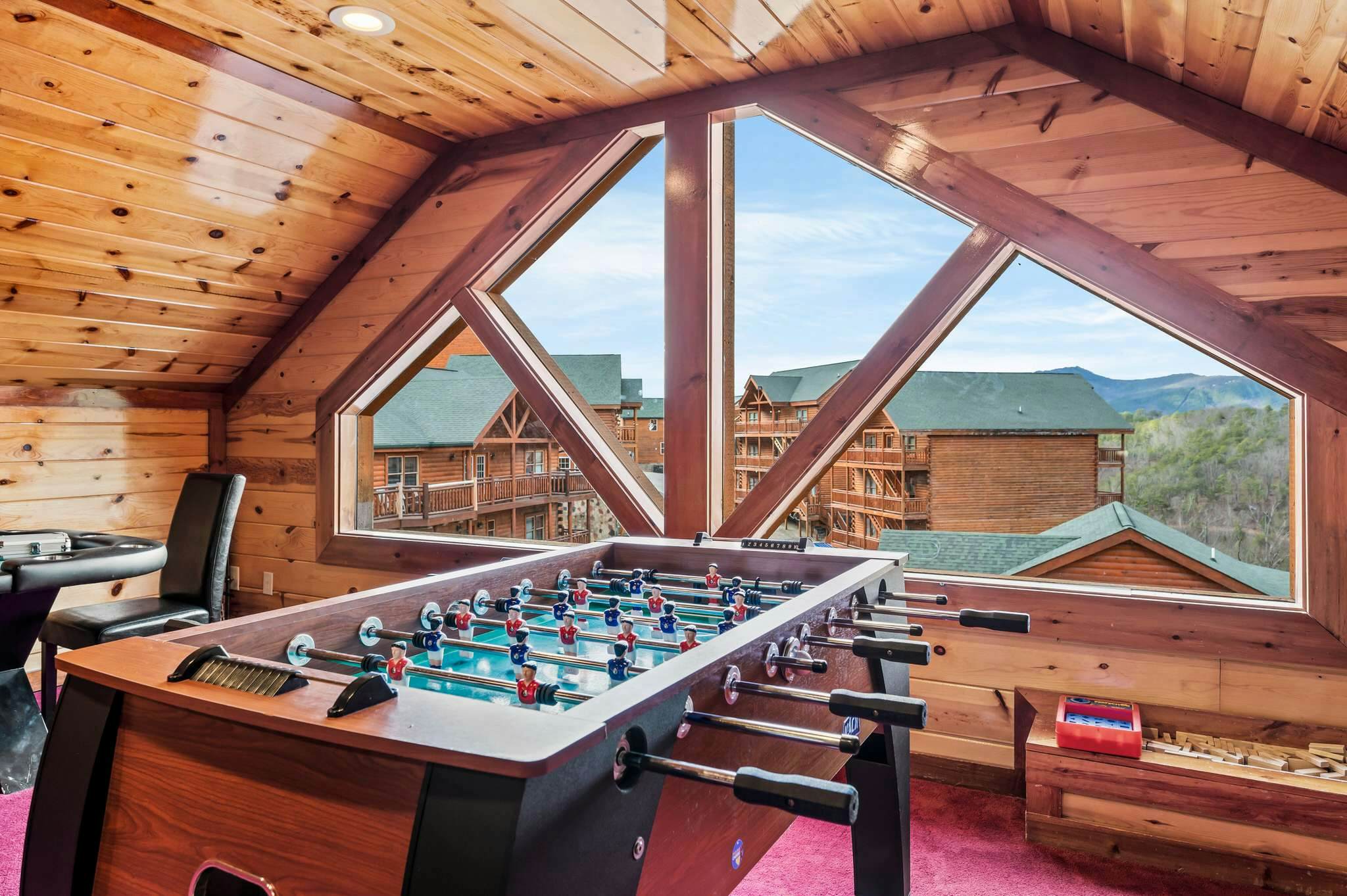 Luxury Cabin, Sleeps 20・Pool, Hot Tub, View, Games
