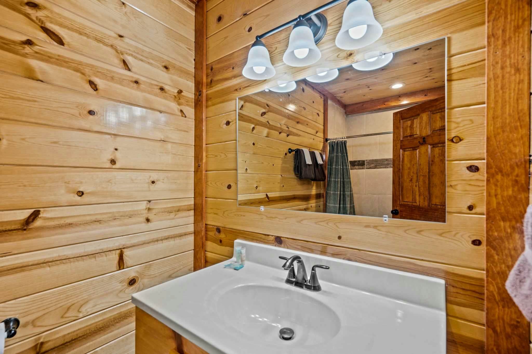 Luxury Cabin, Sleeps 20・Pool, Hot Tub, View, Games