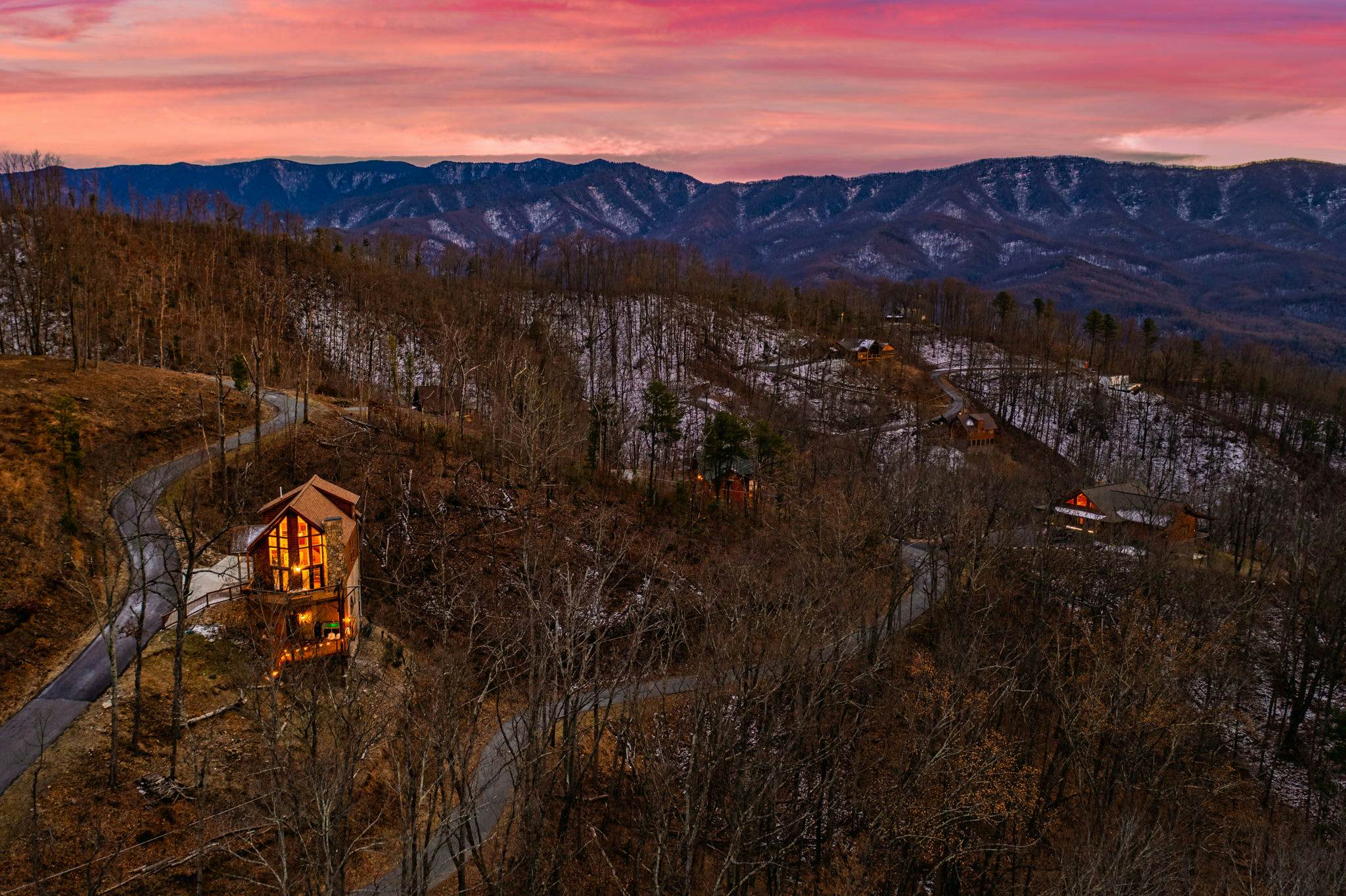Luxury Cabin w/ Mountain view・Hot Tub, Fire pit