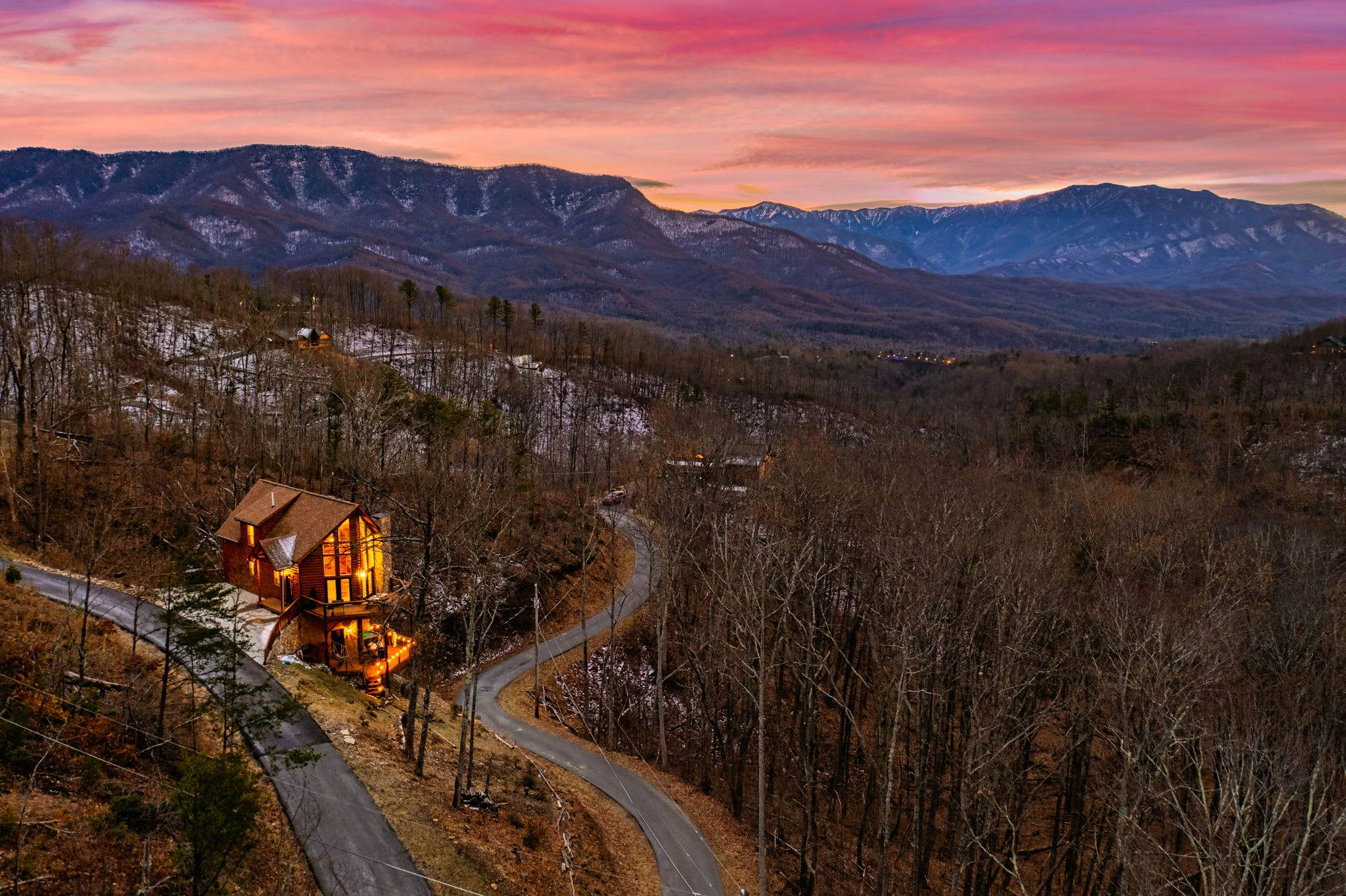 Luxury Cabin w/ Mountain view・Hot Tub, Fire pit