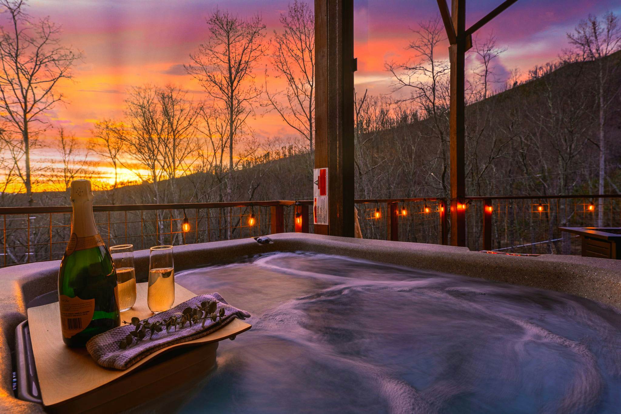 Luxury Cabin w/ Mountain view・Hot Tub, Fire pit