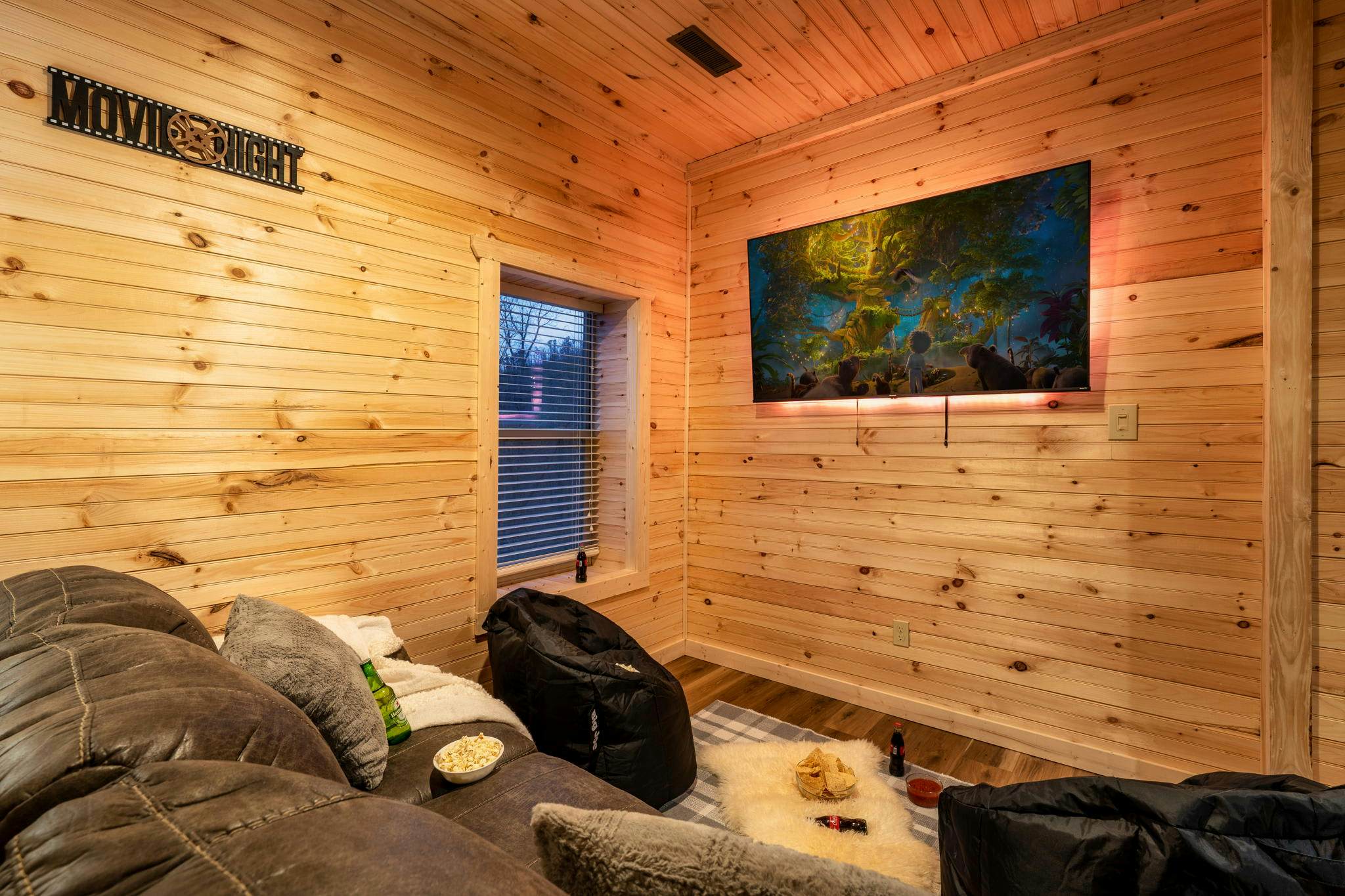 Luxury Cabin w/ Mountain view・Hot Tub, Fire pit