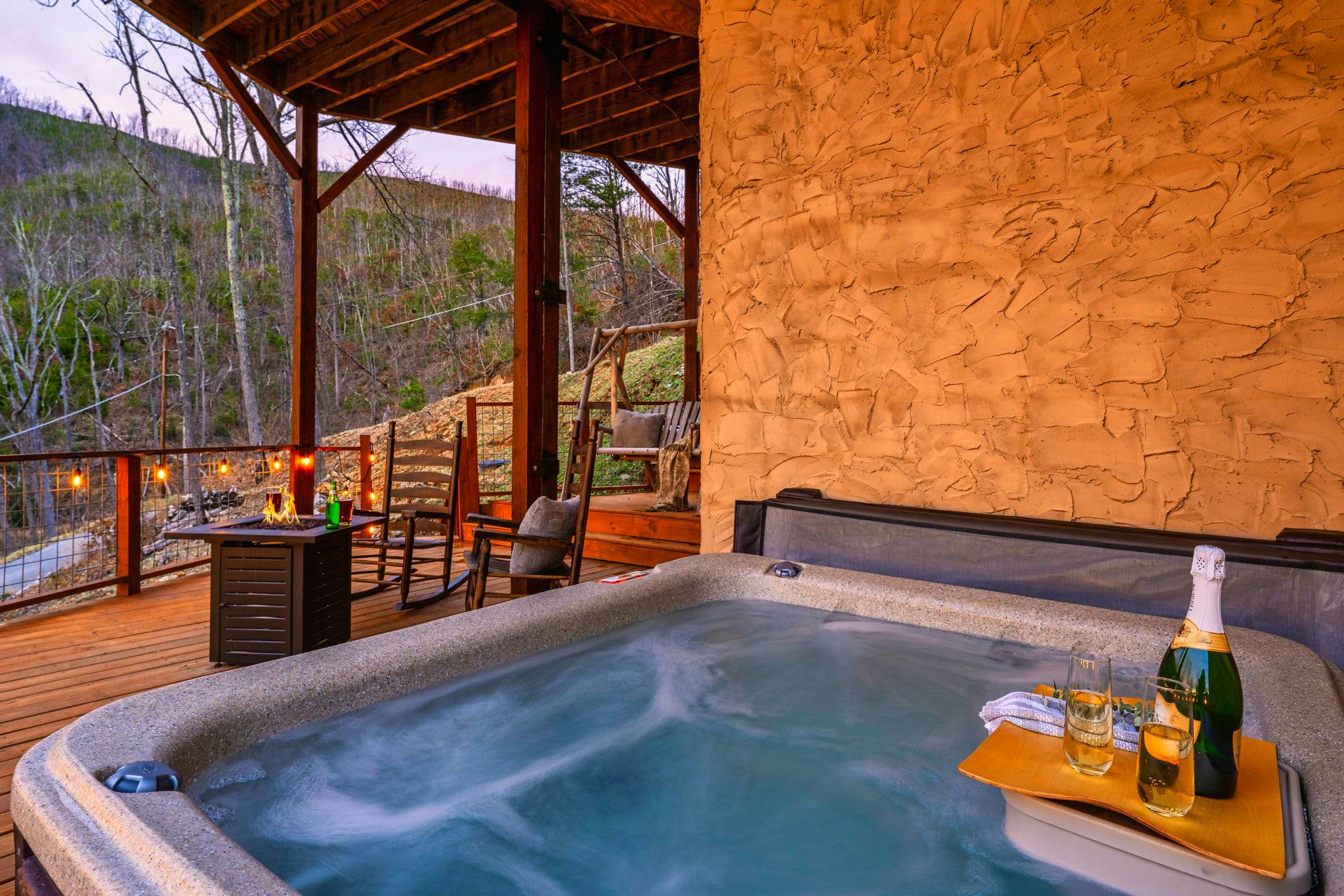 Luxury Cabin w/ Mountain view・Hot Tub, Fire pit