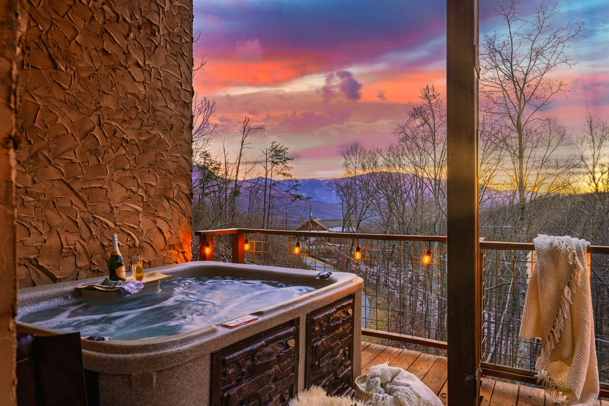 Luxury Cabin w/ Mountain view・Hot Tub, Fire pit