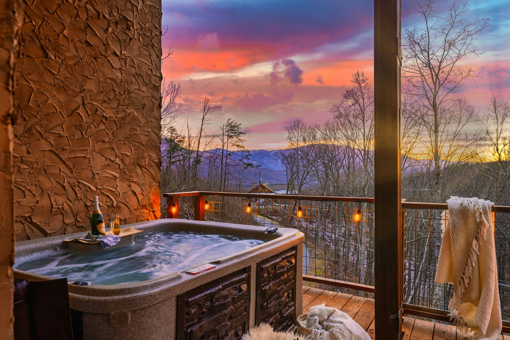 Luxury Cabin w/ Mountain view・Hot Tub, Fire pit