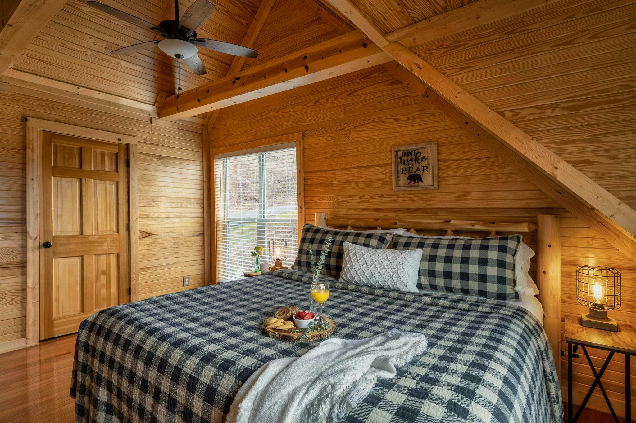 Luxury Cabin w/ Mountain view・Hot Tub, Fire pit