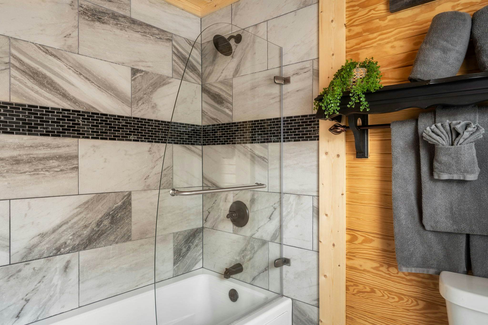 Luxury Cabin w/ Mountain view・Hot Tub, Fire pit