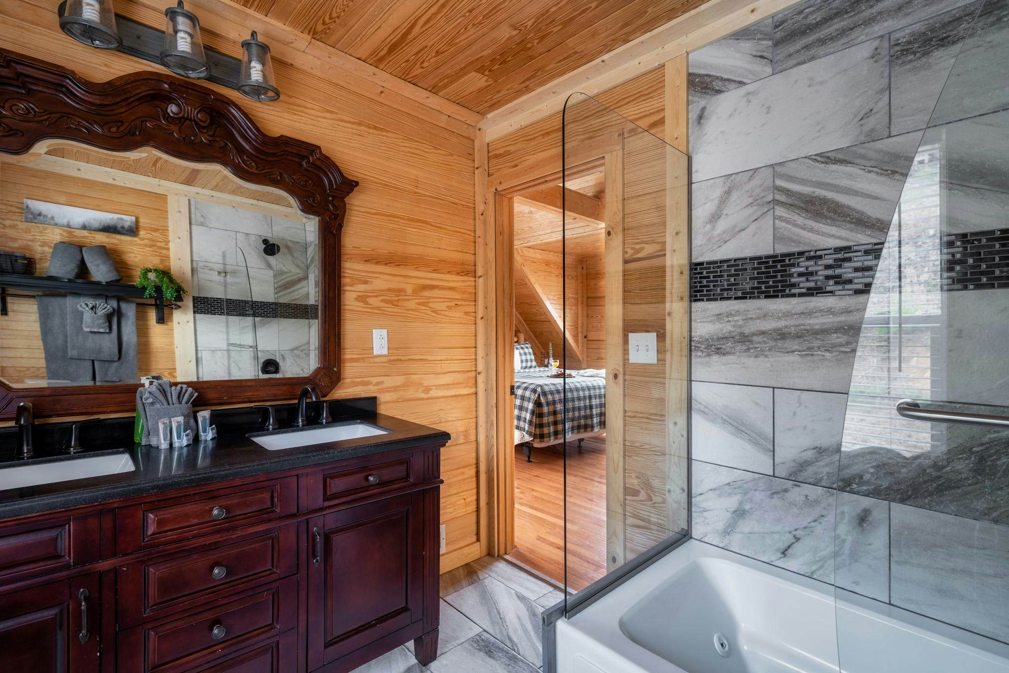 Luxury Cabin w/ Mountain view・Hot Tub, Fire pit