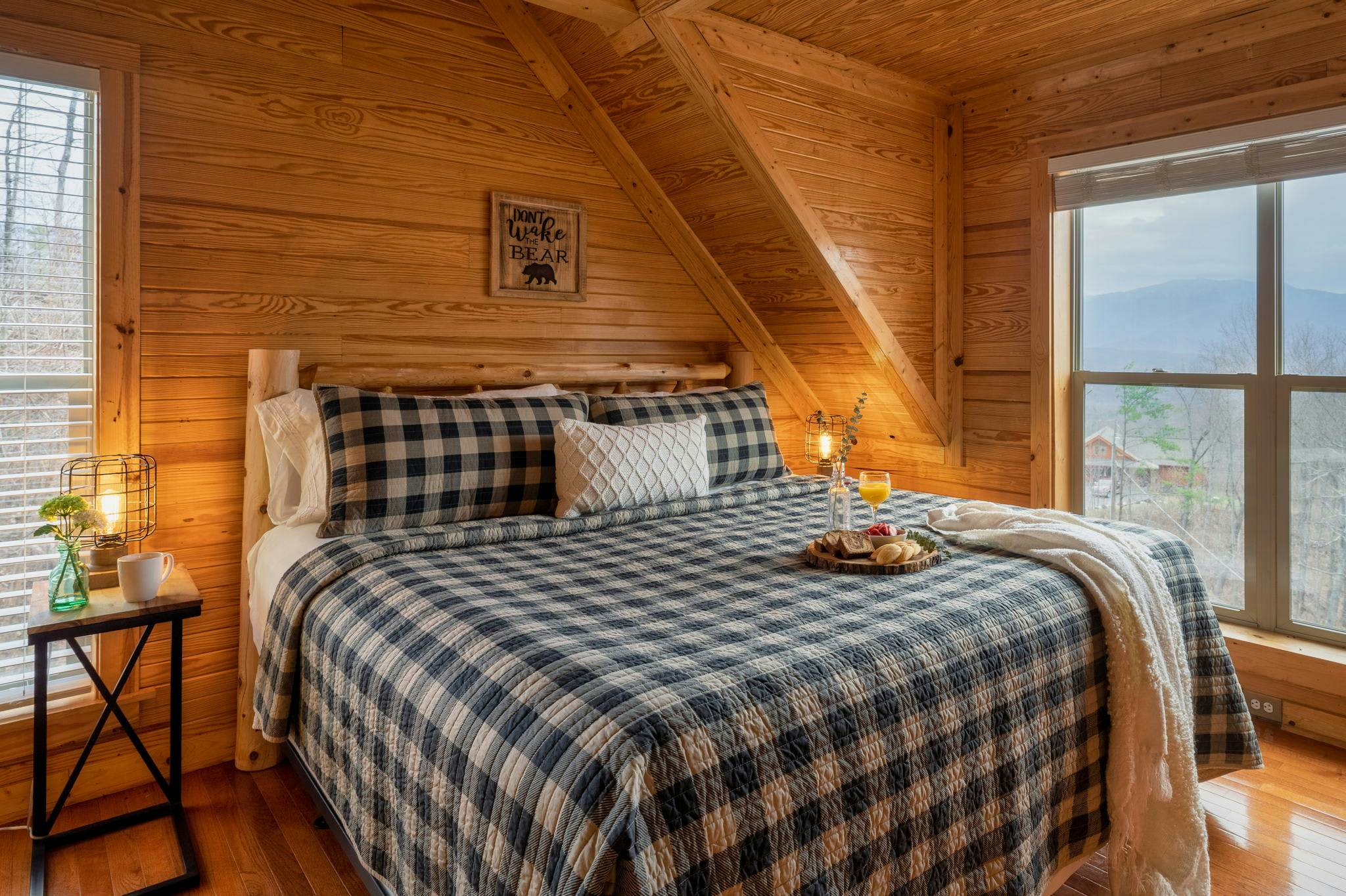 Luxury Cabin w/ Mountain view・Hot Tub, Fire pit