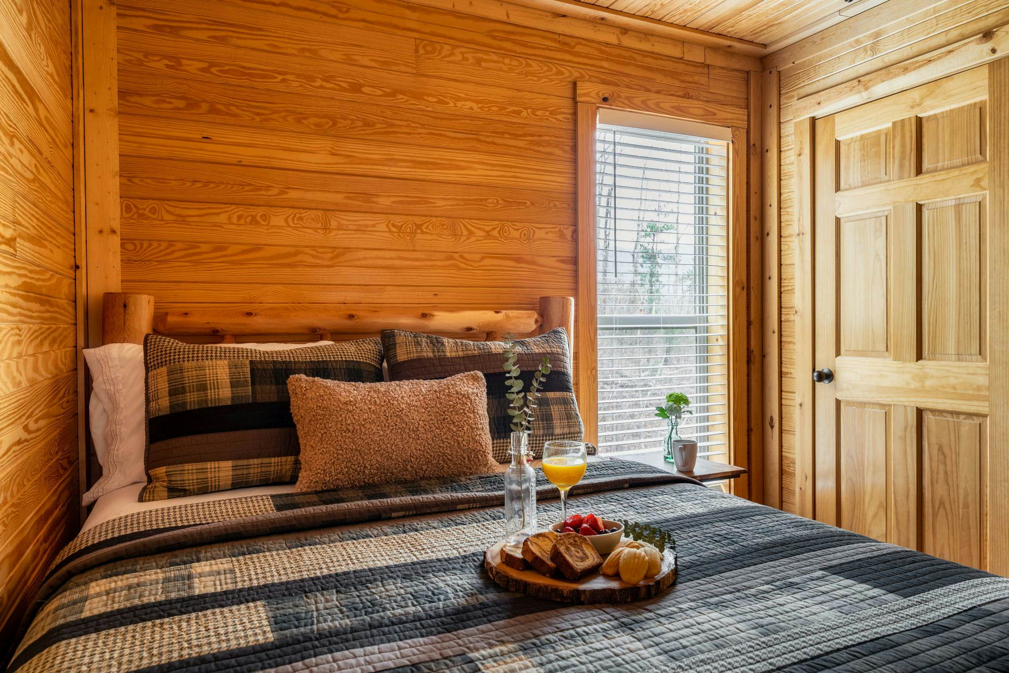 Luxury Cabin w/ Mountain view・Hot Tub, Fire pit