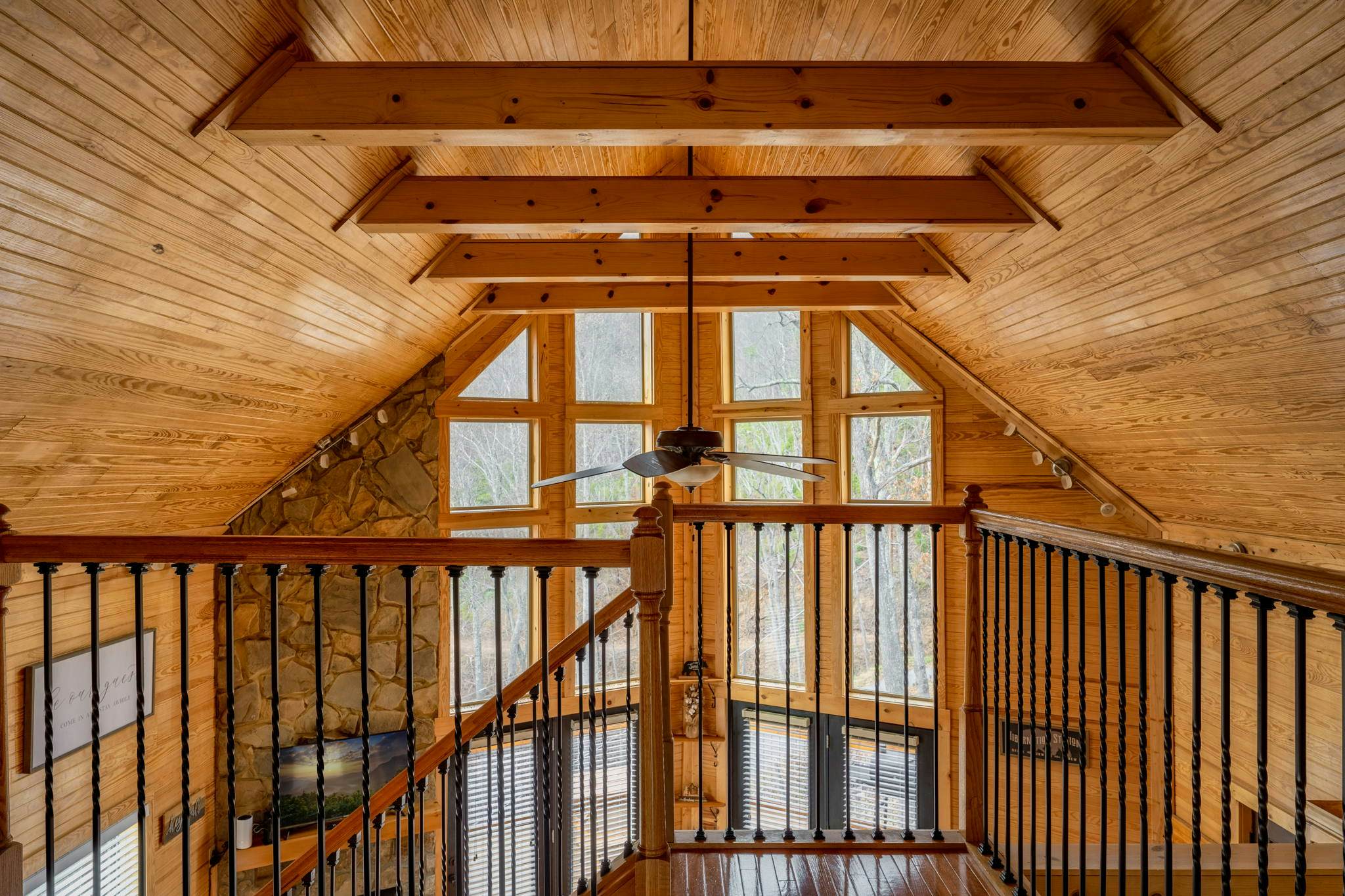 Luxury Cabin w/ Mountain view・Hot Tub, Fire pit