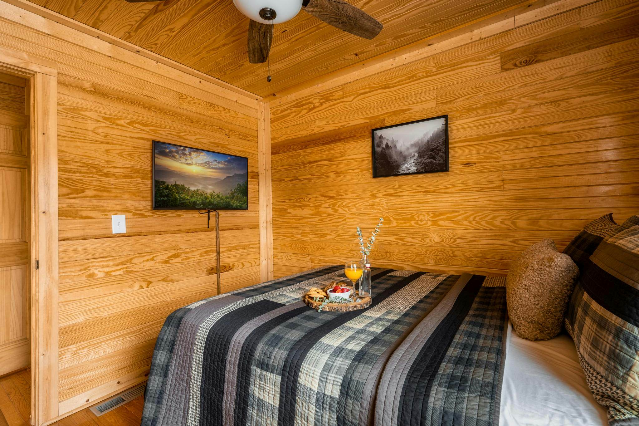 Luxury Cabin w/ Mountain view・Hot Tub, Fire pit