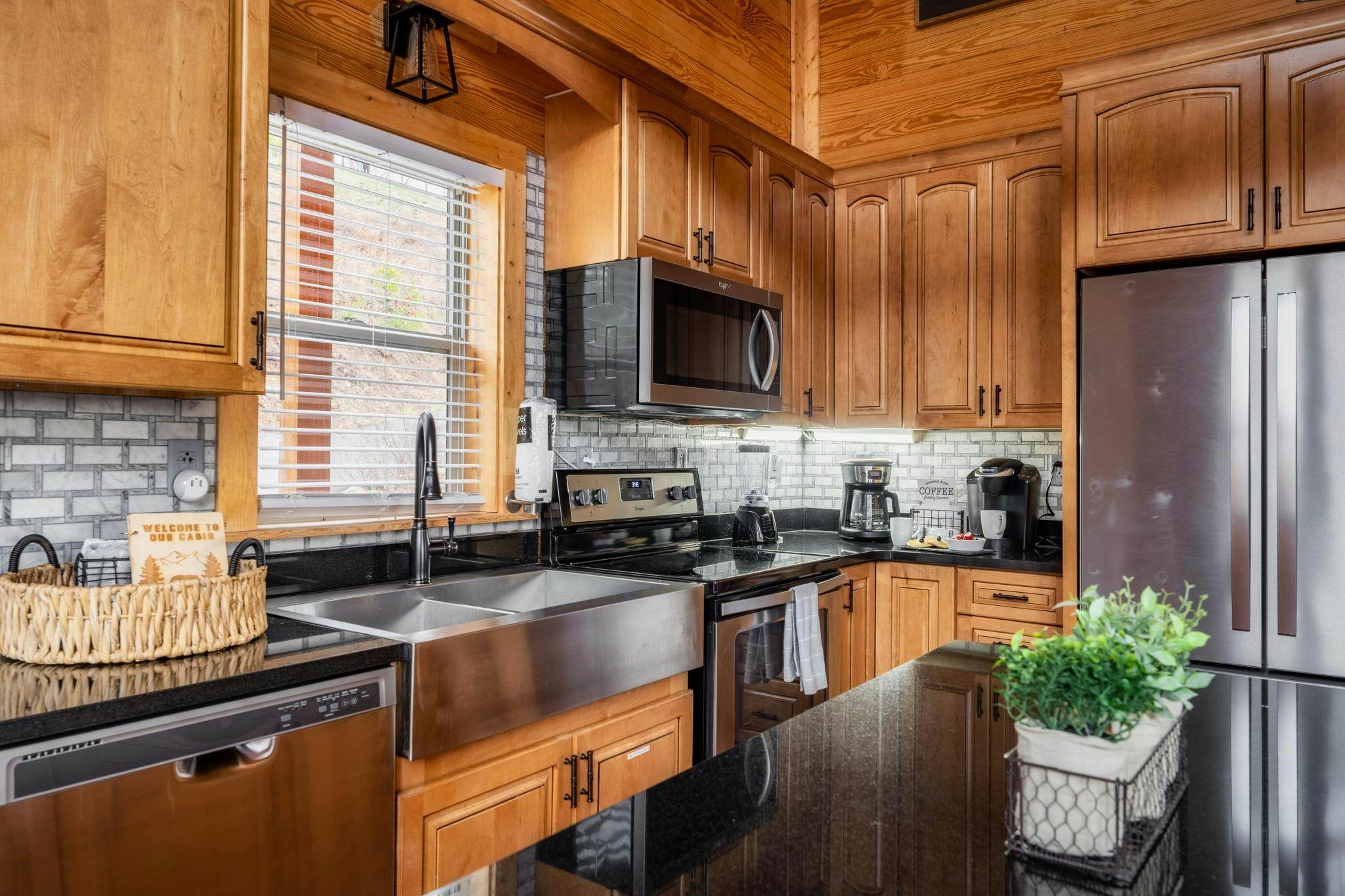 Luxury Cabin w/ Mountain view・Hot Tub, Fire pit