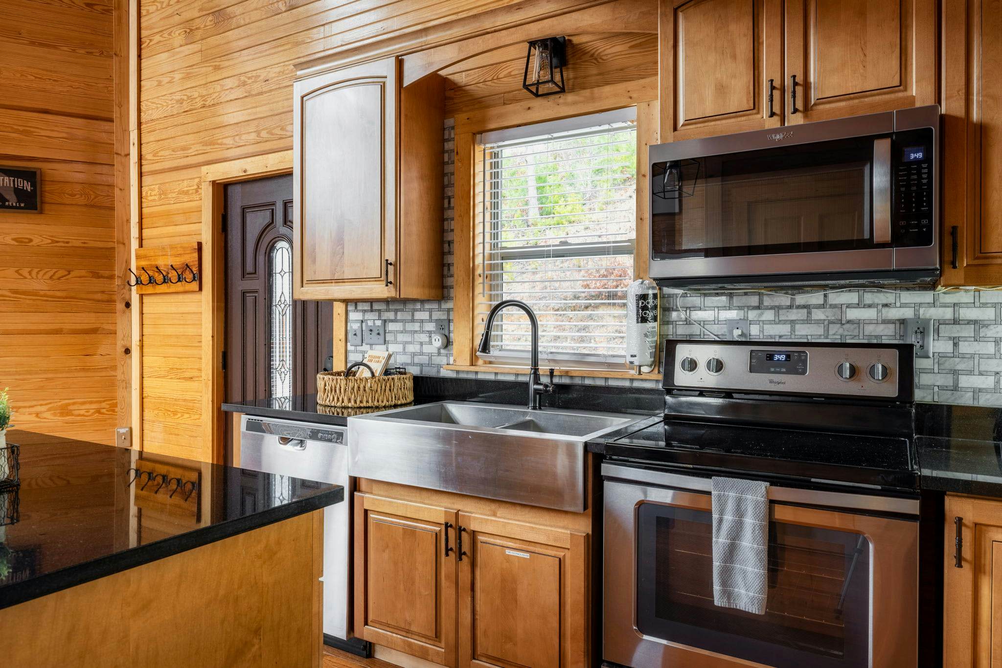 Luxury Cabin w/ Mountain view・Hot Tub, Fire pit