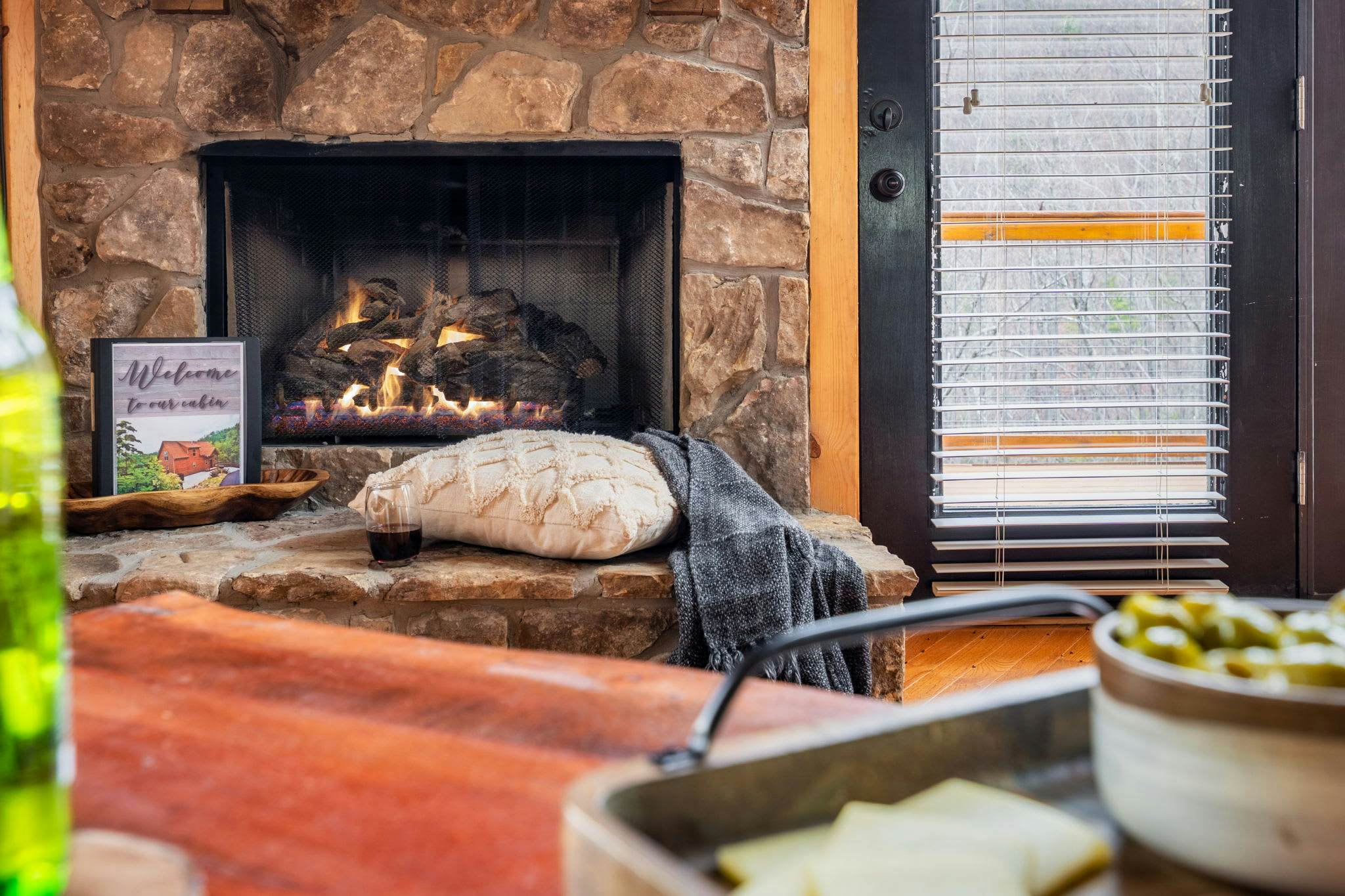 Luxury Cabin w/ Mountain view・Hot Tub, Fire pit