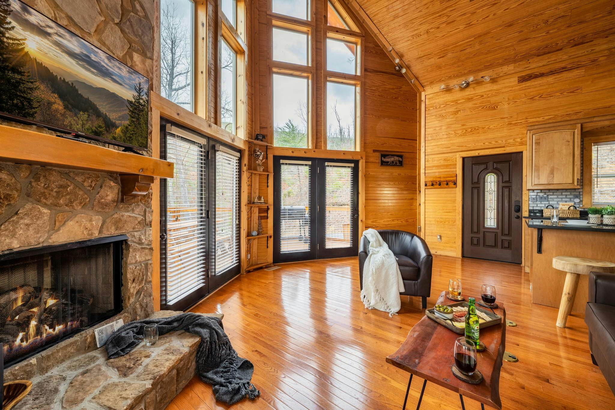 Luxury Cabin w/ Mountain view・Hot Tub, Fire pit