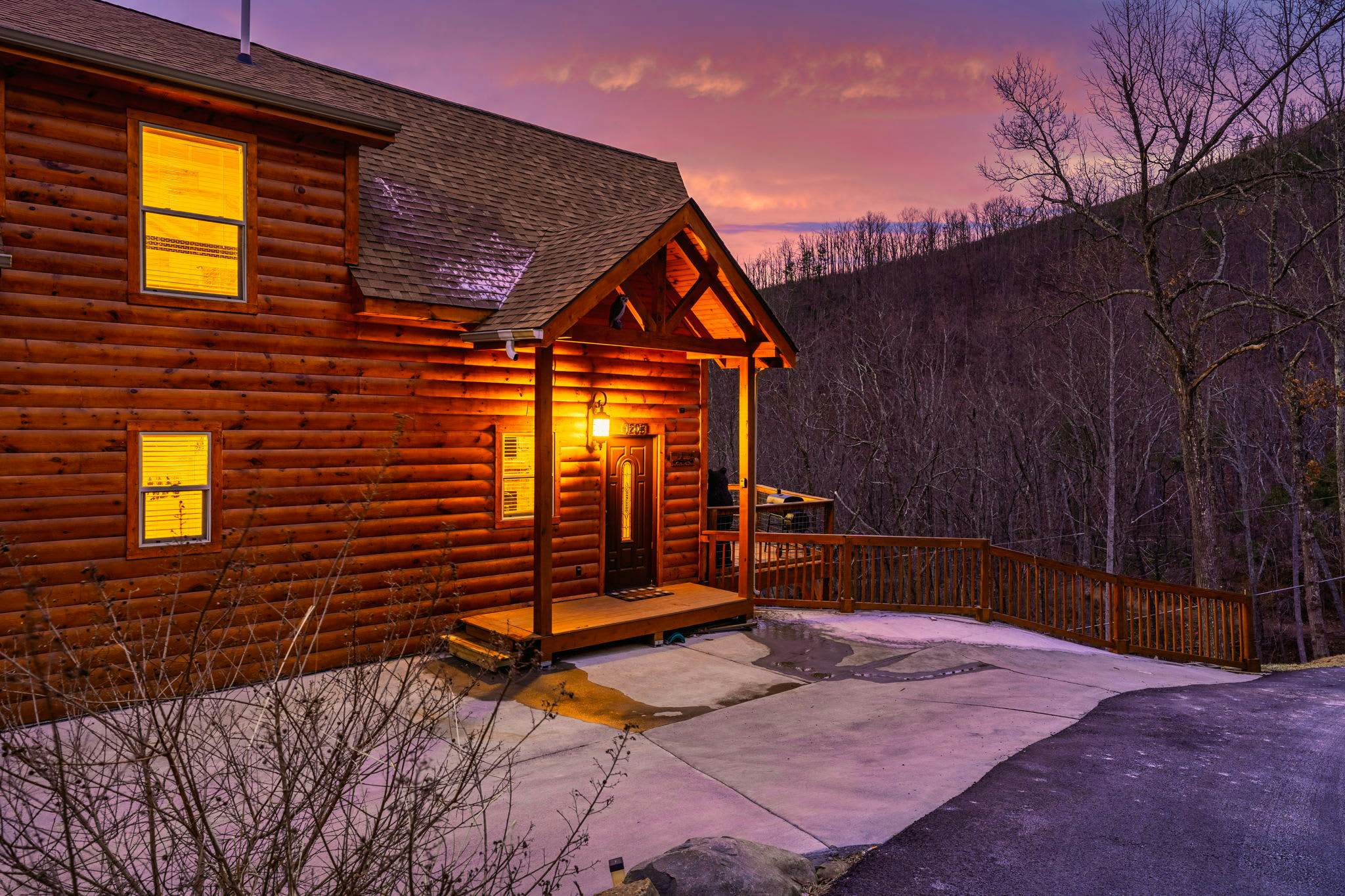 Luxury Cabin w/ Mountain view・Hot Tub, Fire pit