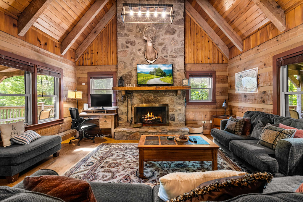 Luxe Escape| Breathtaking Views •Hot Tub •Game Room