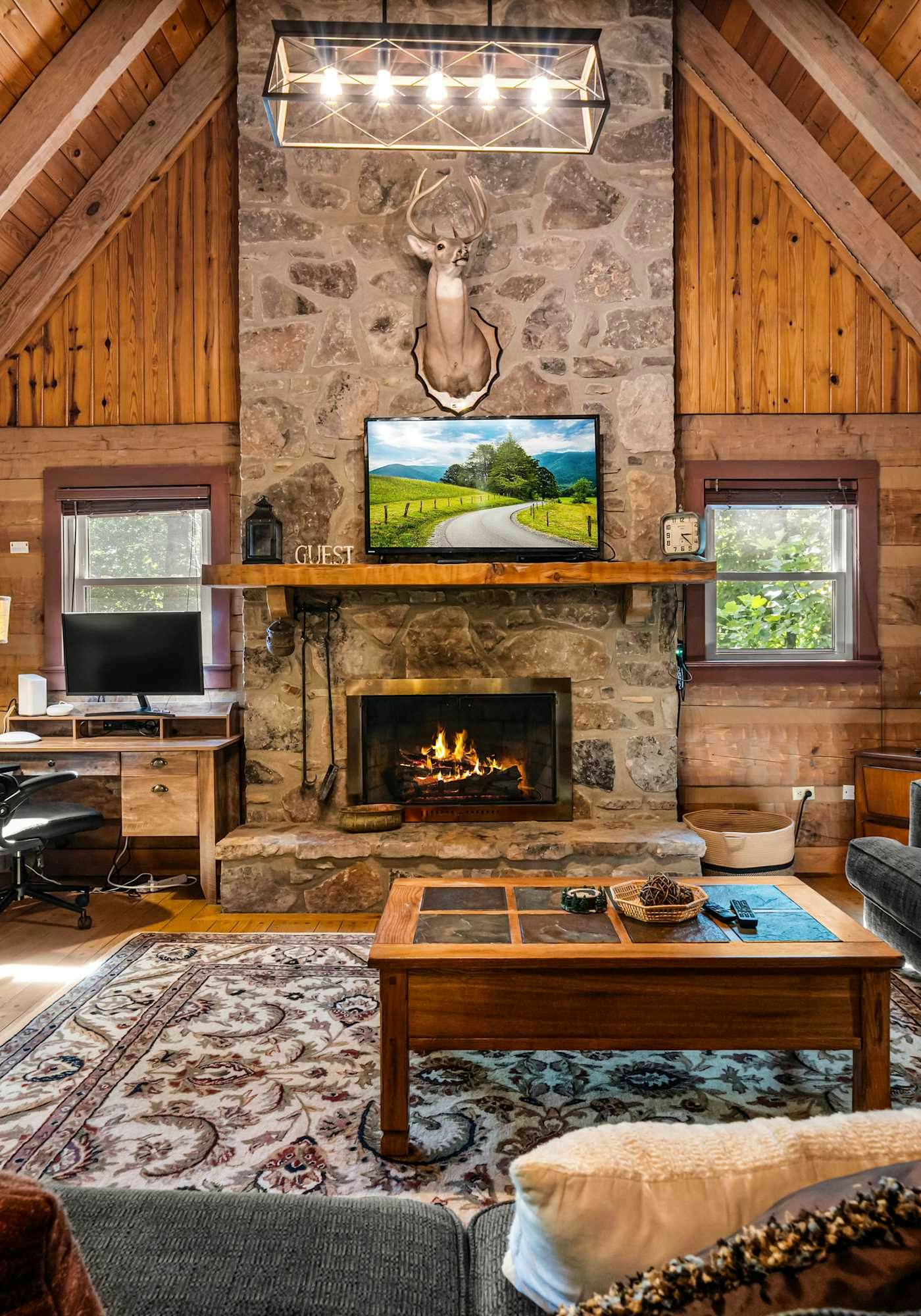 Luxe Escape| Breathtaking Views •Hot Tub •Game Room