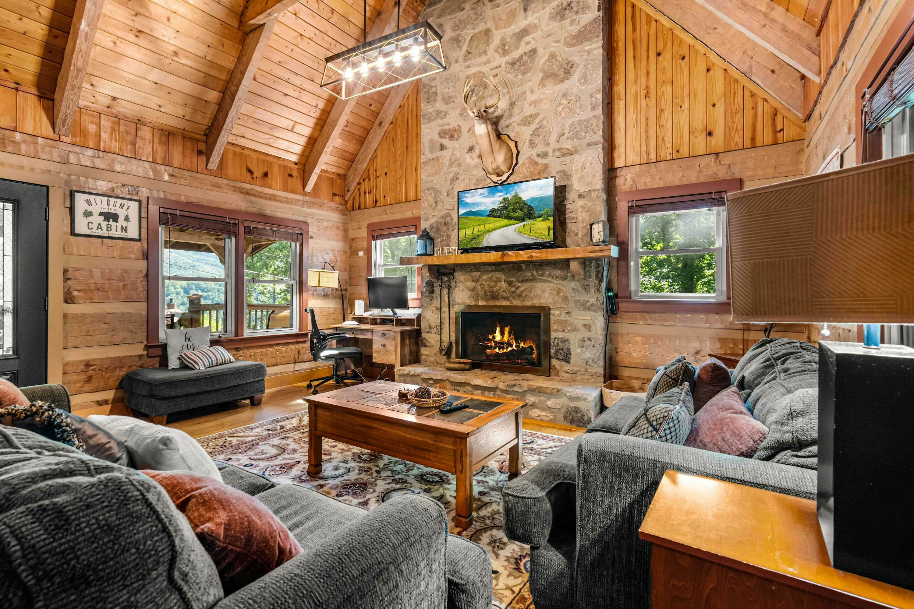 Stunning View, Sleeps 12・Hot tub・Grill・Pets・Games