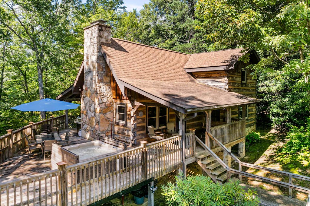 Breathtaking Mountain Color + That Down Home Feeling You’ll Crave Again and Again.  Nestled in a charming Gatlinburg neighborhood, this stunning 4-bedroom log cabin sleeps 12 and is packed with experiences. Relax in the bubbling hot tub, share laughs around the table and arcade games, or simply take in breathtaking mountain color from your deck. With cozy spaces, southern hospitality, and easy access to the best of the Smokies, this is the cabin you’ll want to book before it’s gone!