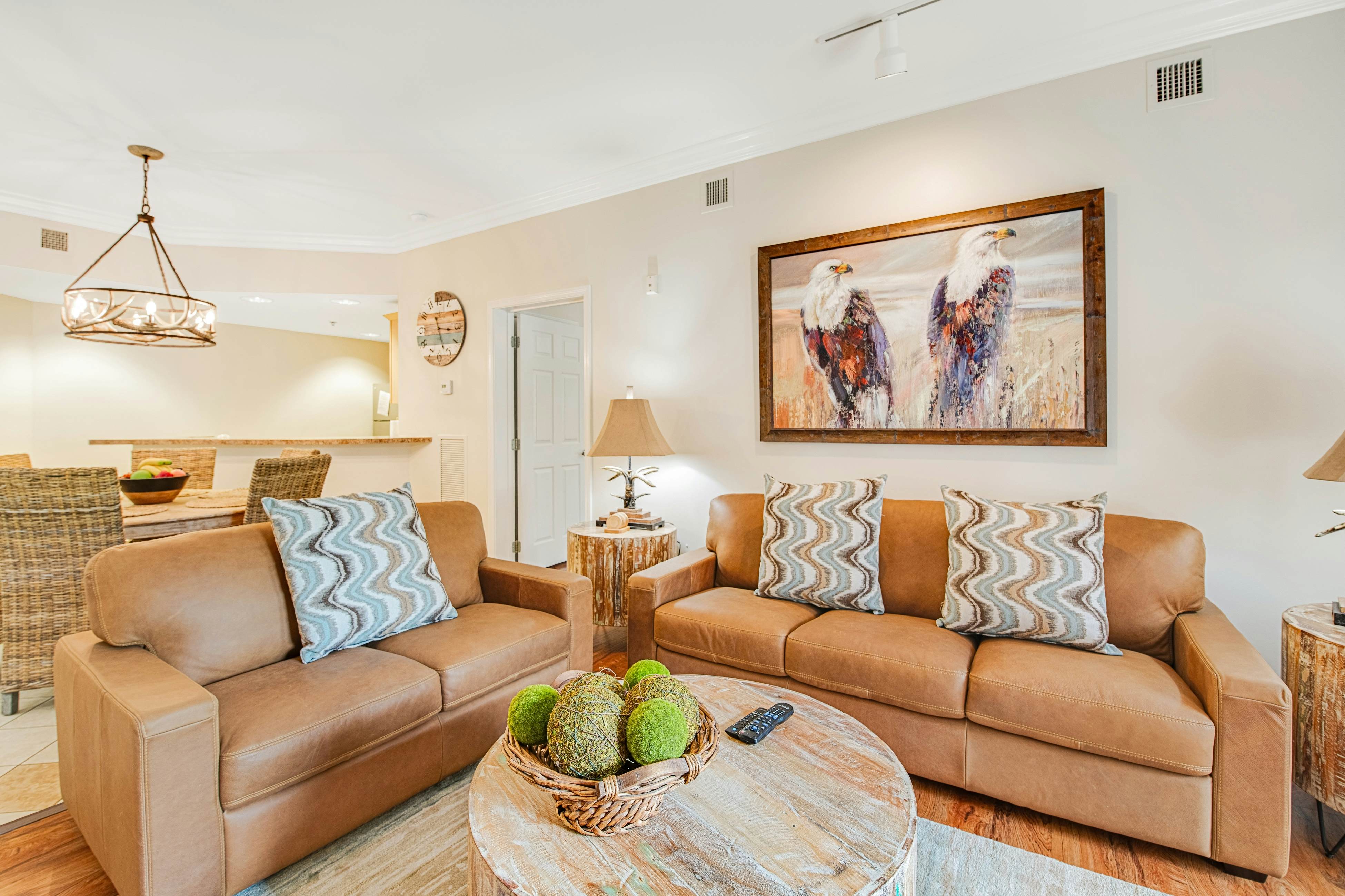 Luxury Downtown Condo, Sleeps 6・Hot tub・Gym