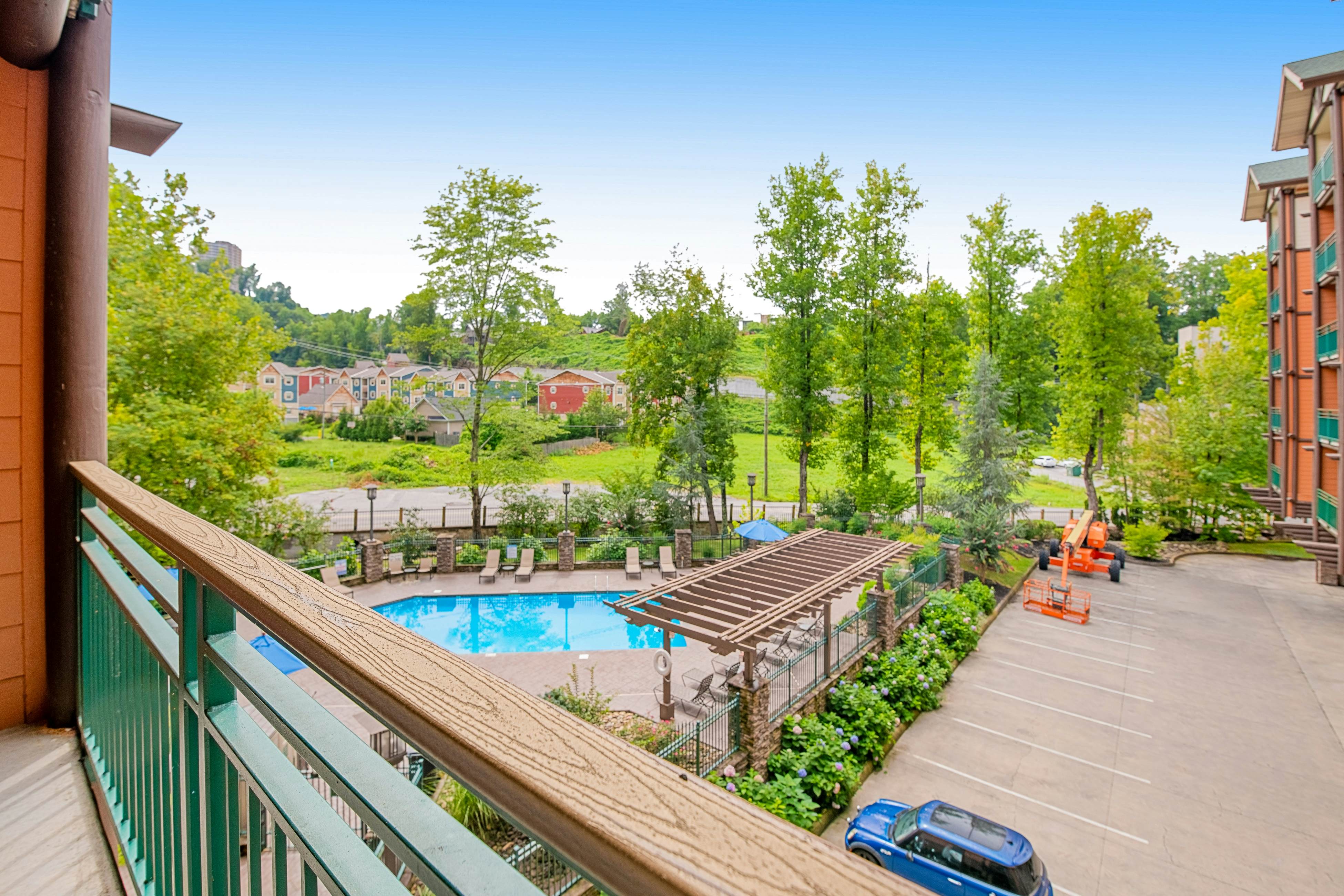 Luxury Downtown Condo, Sleeps 6・Hot tub・Gym