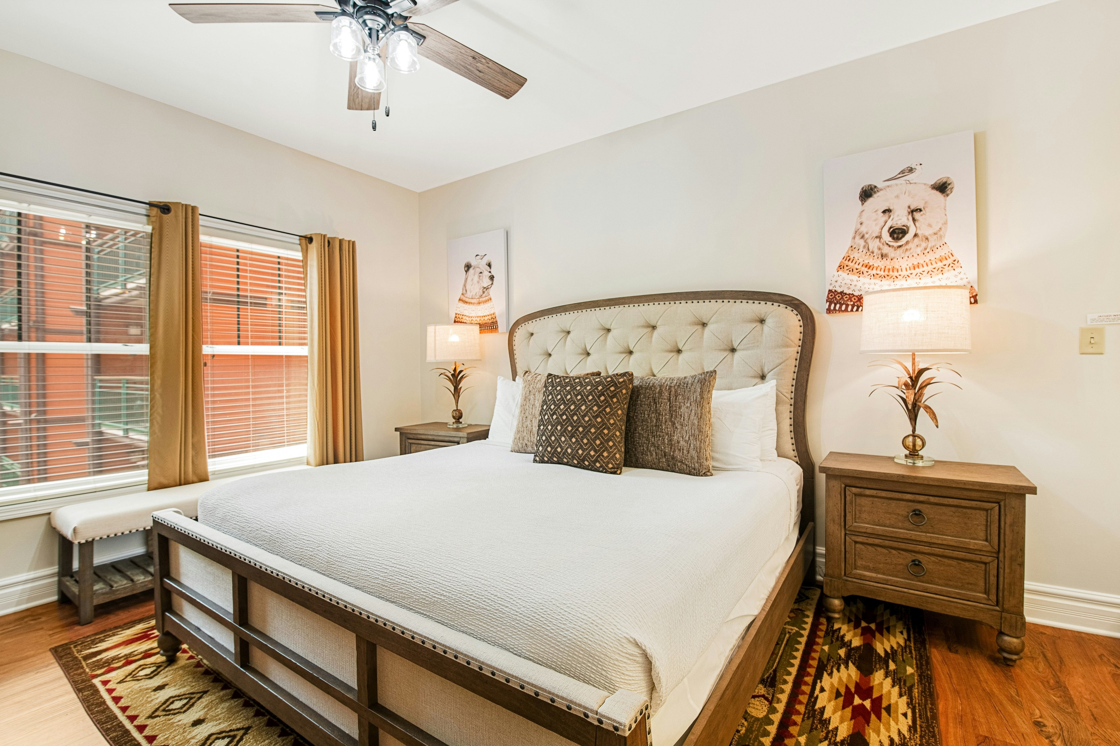 Luxury Downtown Condo, Sleeps 6・Hot tub・Gym