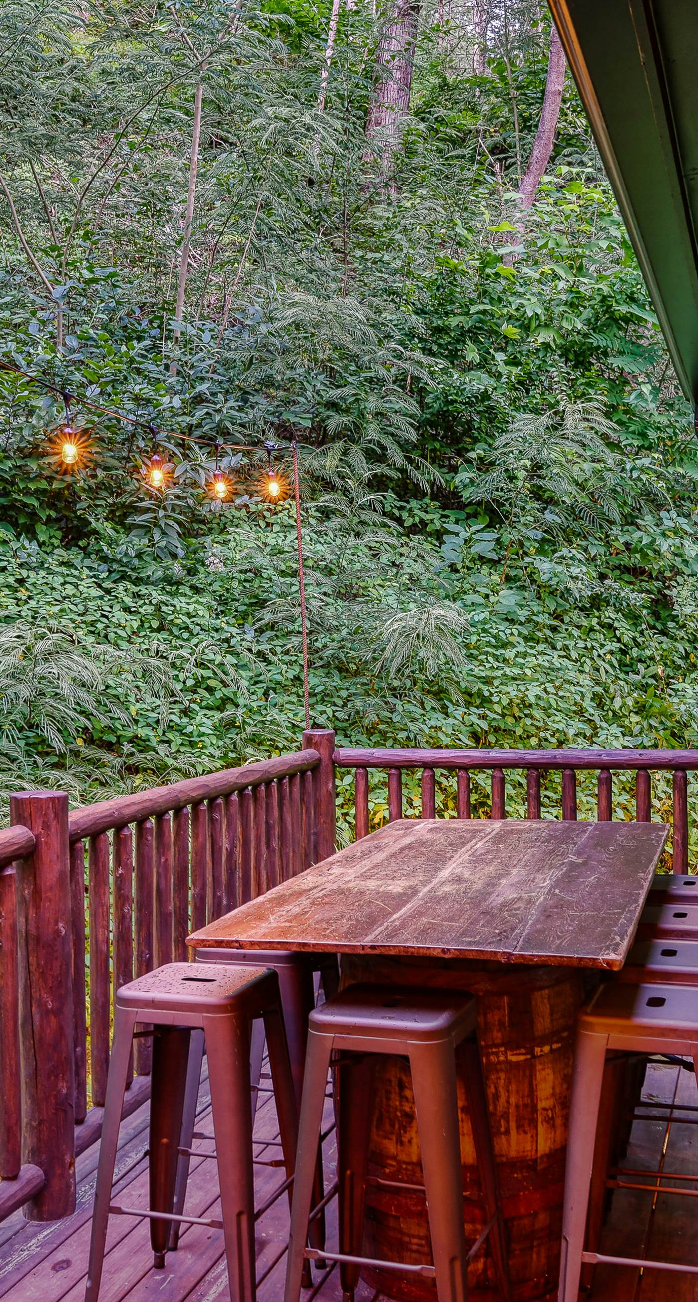 Newly Built Luxe Chalet, Sleeps 10, Hot Tub, Deck