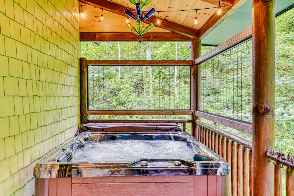 1.4 miles from DT Gatlinburg・Newly Built・Hot Tub