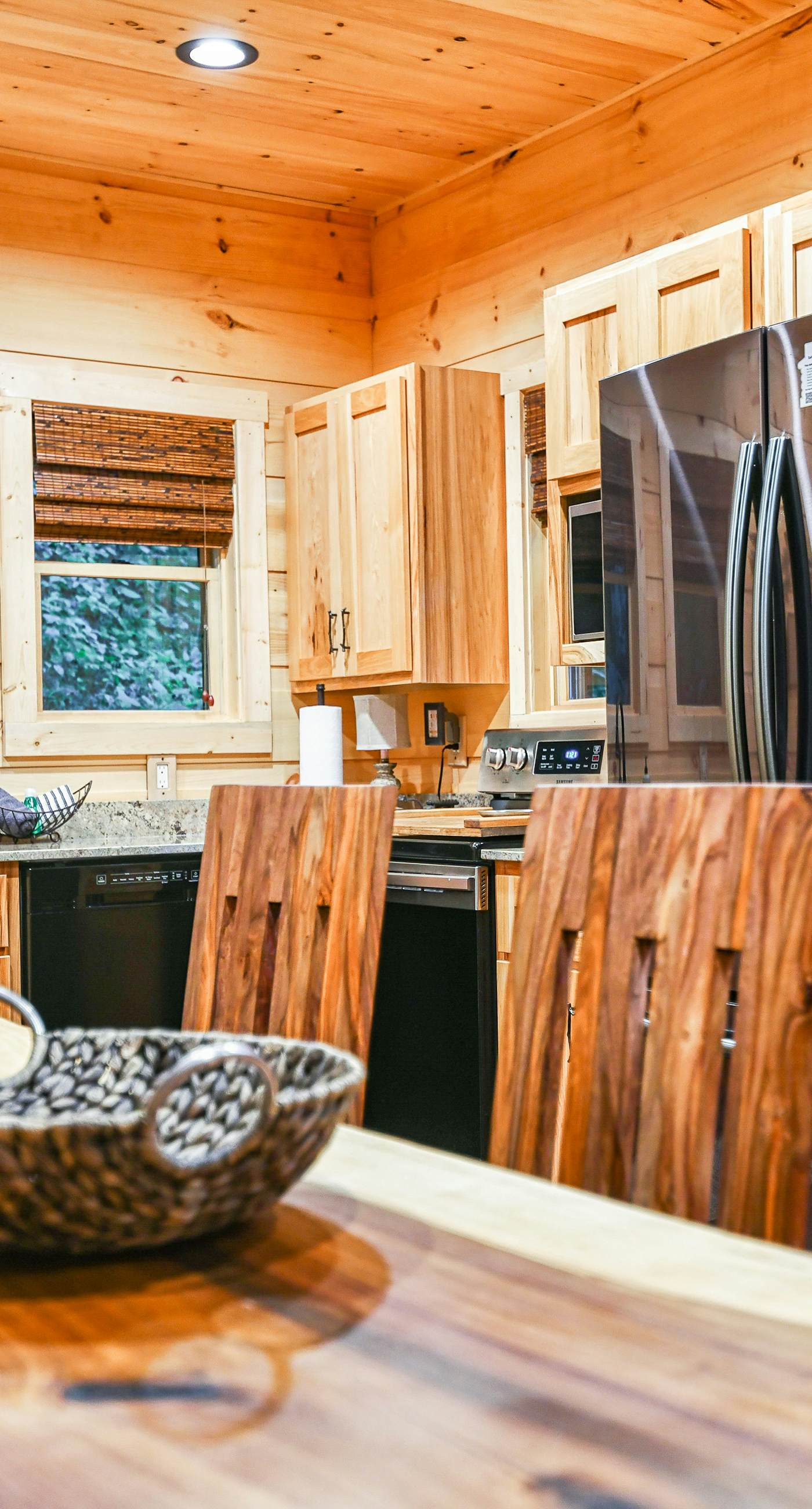 Newly Built Luxe Chalet, Sleeps 10, Hot Tub, Deck