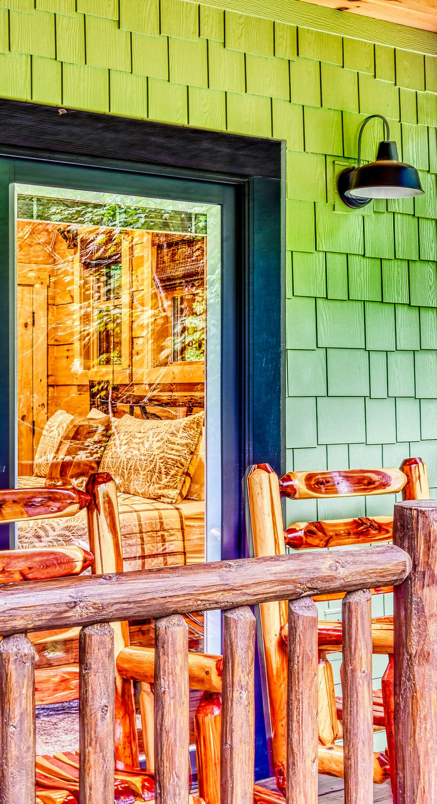 Newly Built Luxe Chalet, Sleeps 10, Hot Tub, Deck